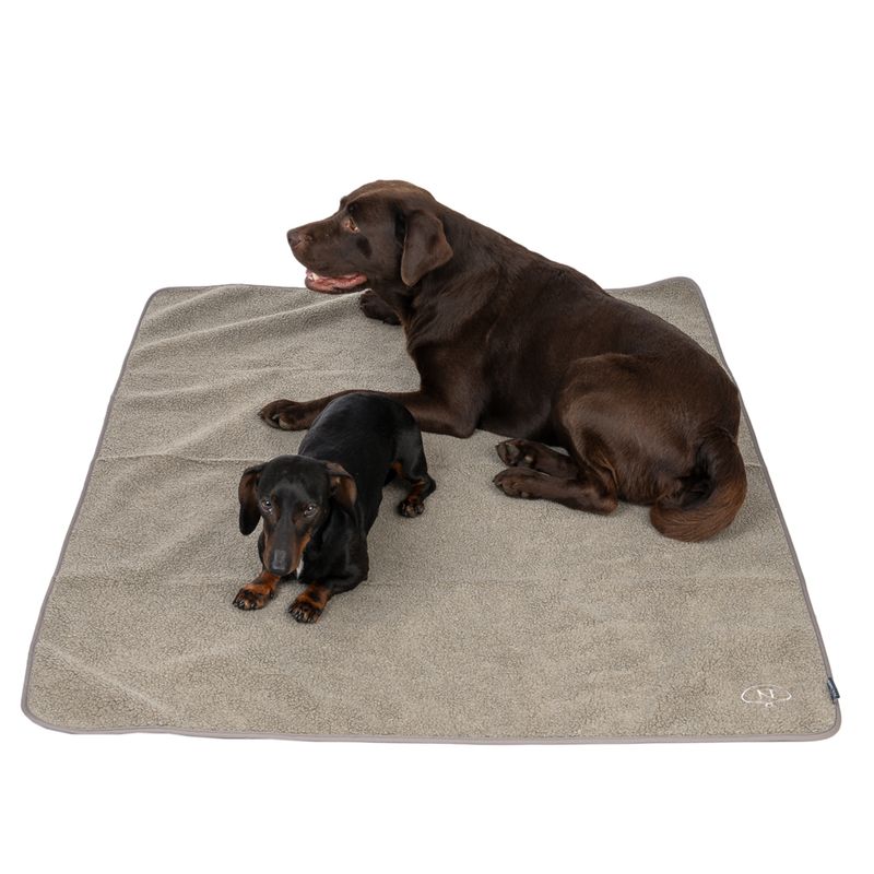 Nomad Tales Blush wasserfeste Kuscheldecke Taupe