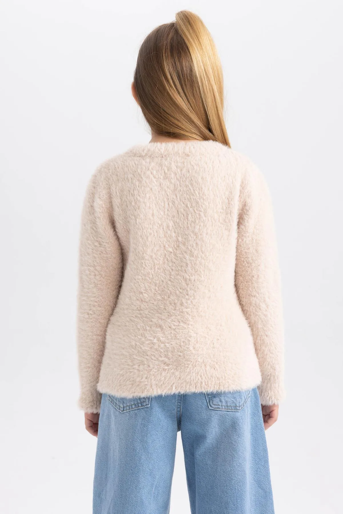 DeFacto  Strickpullover für Mädchen mit normaler Passform und Rundhalsausschnitt