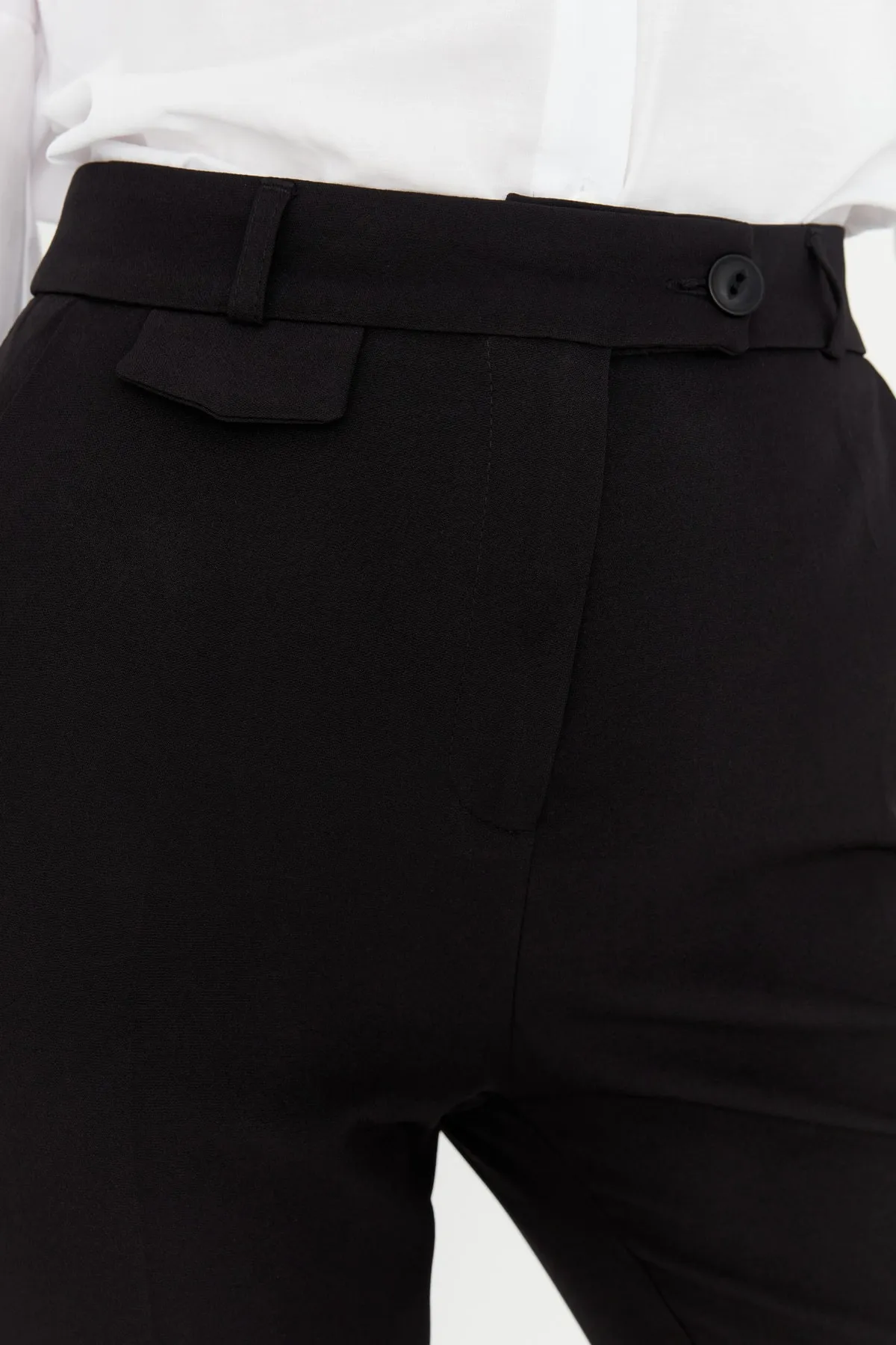 Trendyol Collection  Schwarze Hose mit hohem Bund und weitem Bein/Webhose mit weitem Bein TWOAW23PL00240