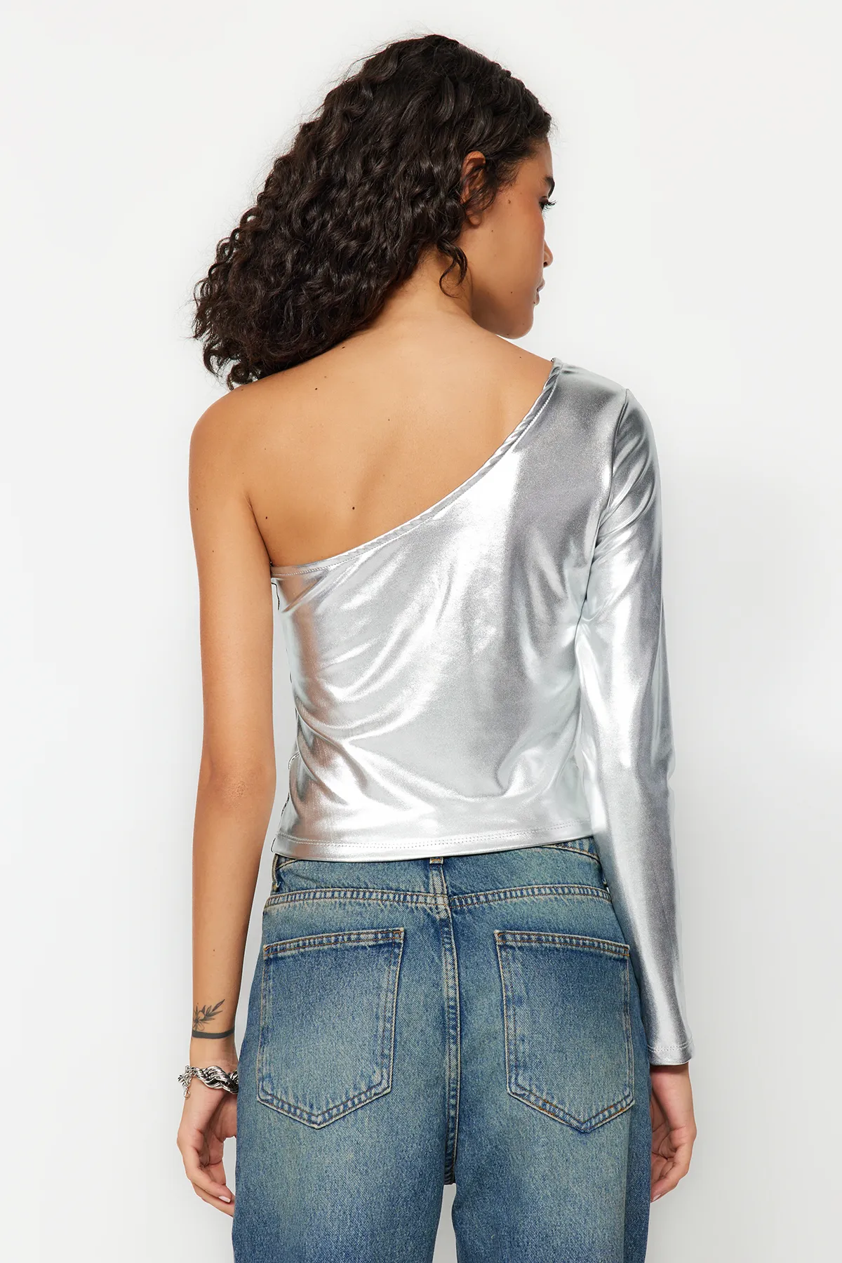Trendyol Collection  One-Shoulder-Strickbluse in Silbermetallic/Frozen, figurbetont TWOAW24BZ00435