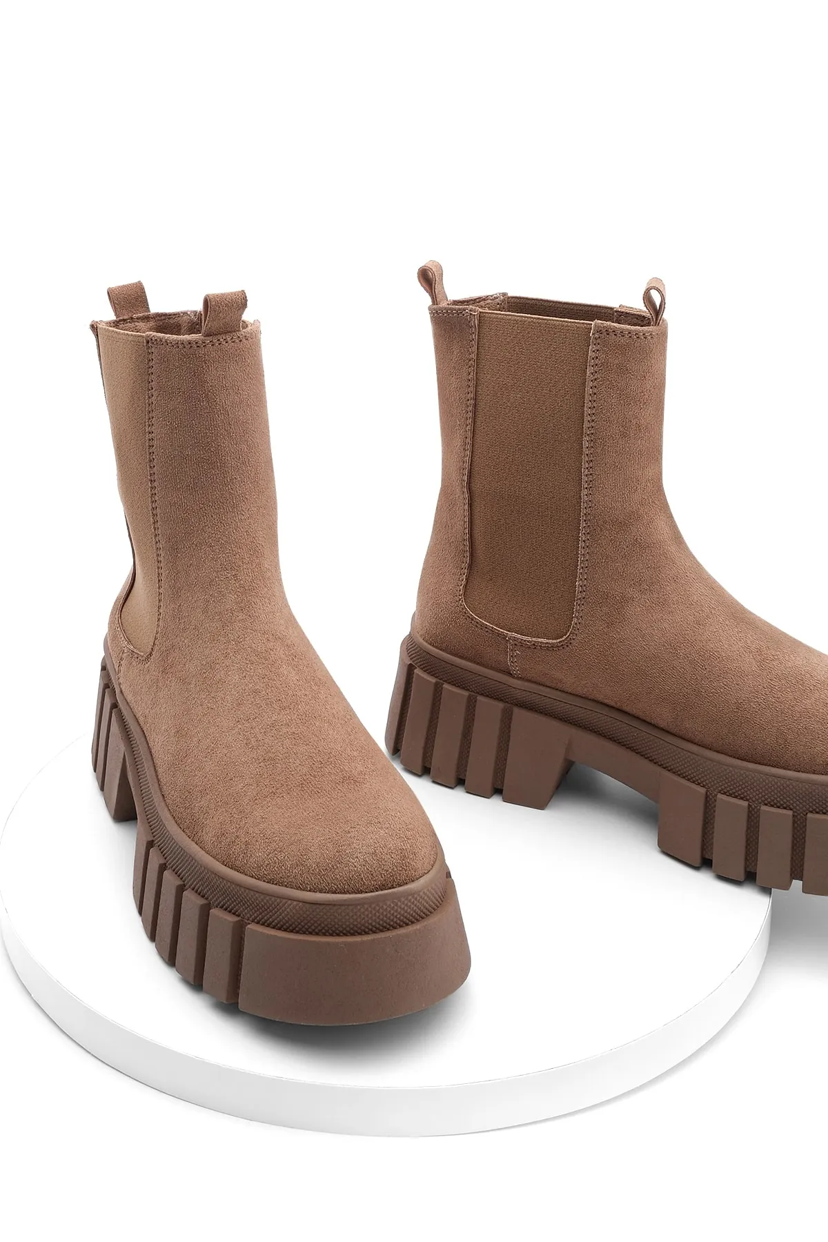 Marjin  Damen-Tagesstiefel mit elastischen Seitenbändern und dicker Sohle aus braunem Martes-Wildleder