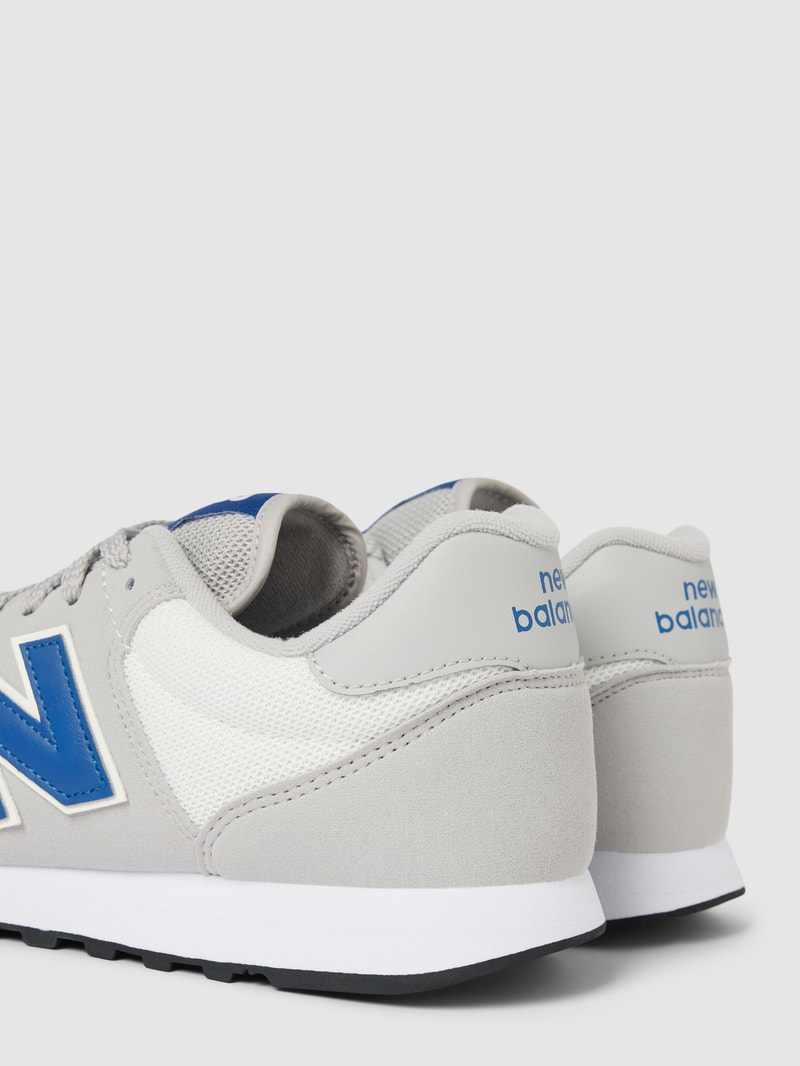 Sneaker mit Kontrastbesatz in mittelgrau