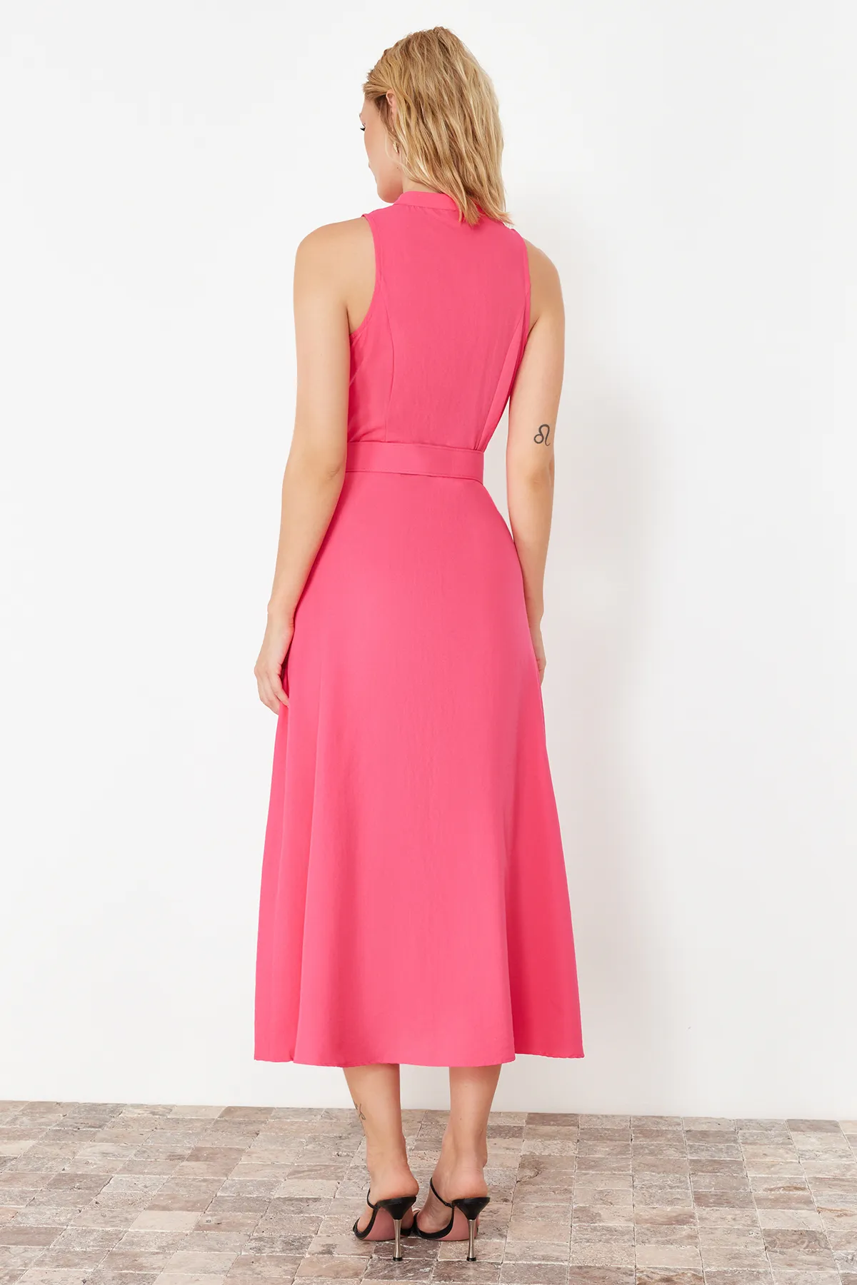 Trendyol Collection  Rosa gewebtes Maxikleid TWOSS23EL01628