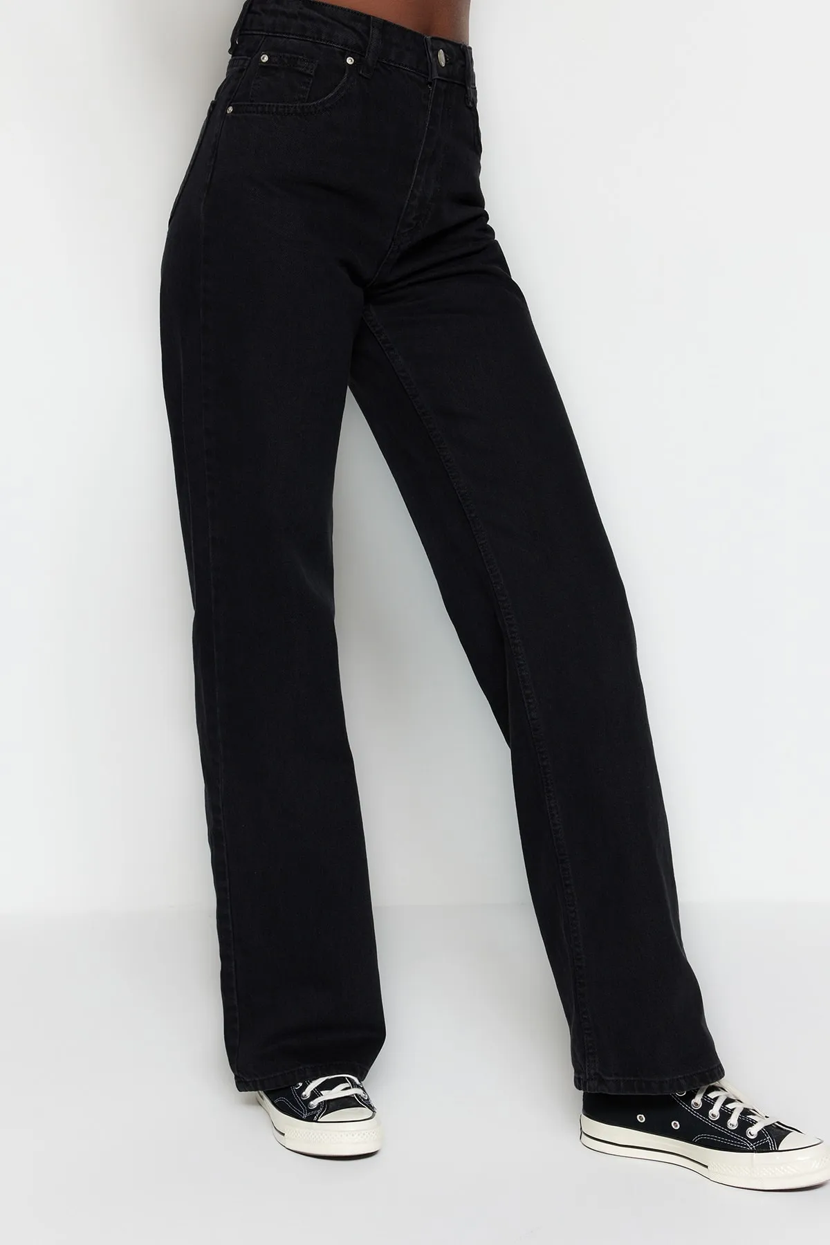 Trendyol Collection  Schwarze Jeans mit hoher Taille und weitem Bein TWOSS23JE00068