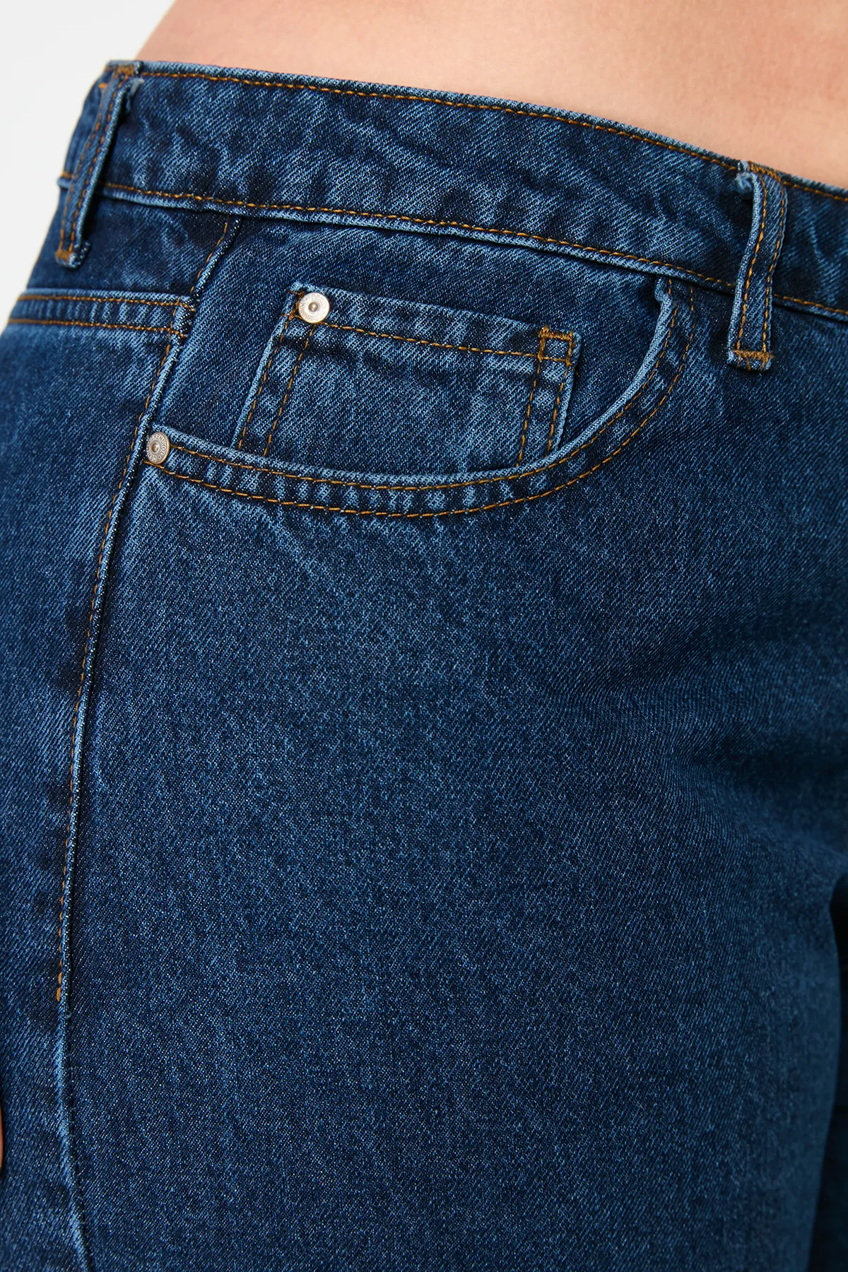 Trendyol Curve  Indigofarbene, weit geschnittene Jeans mit hoher Taille TBBAW23CJ00020