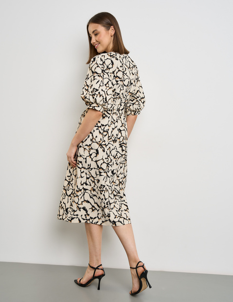 Kleid mit Puffärmeln