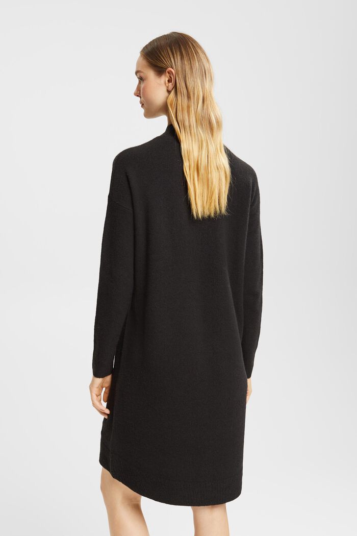 Wollmix-Strickkleid mit Stehkragen