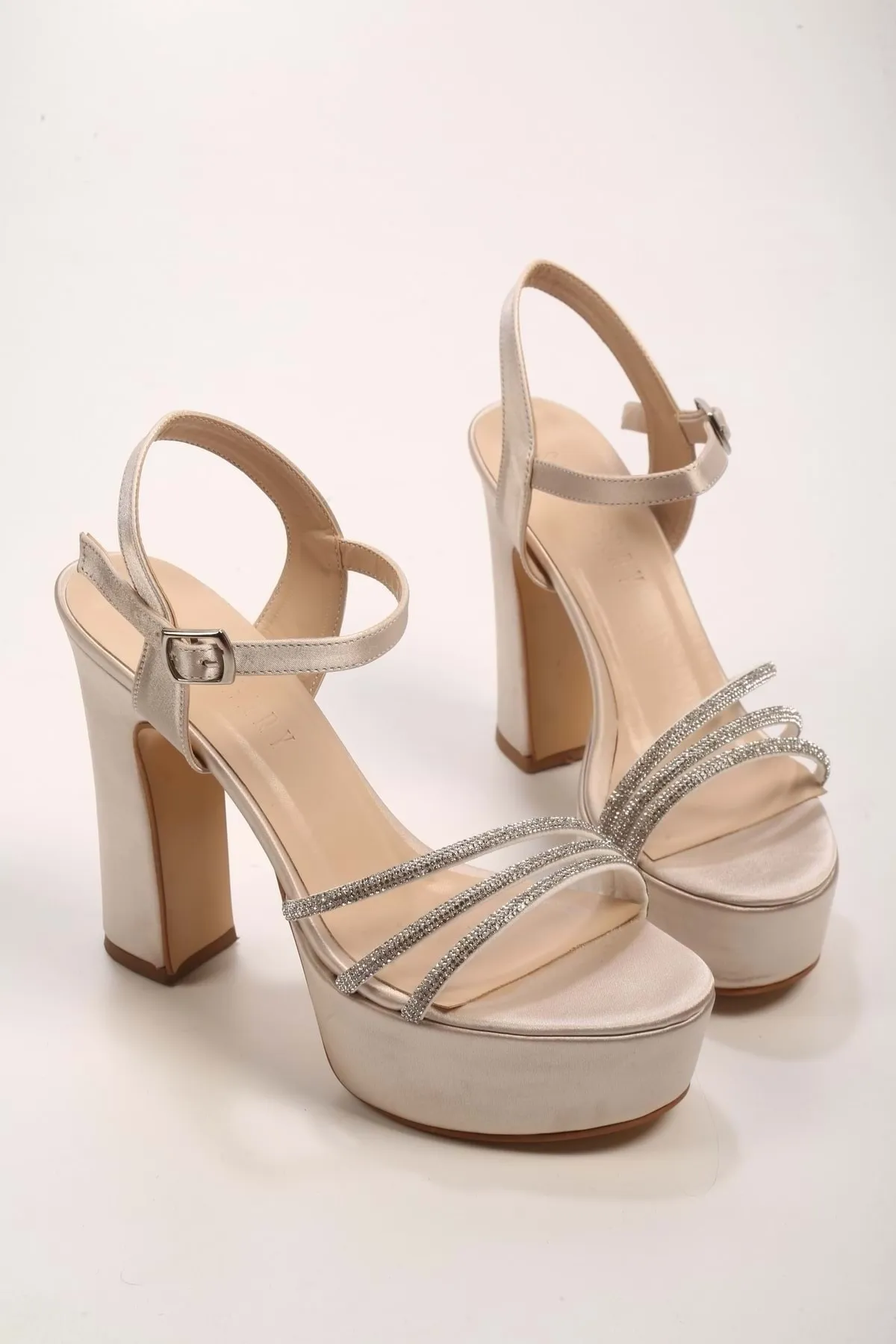 Shoeberry  Pien Ten Satin Stone Plateau-Schuhe für Damen