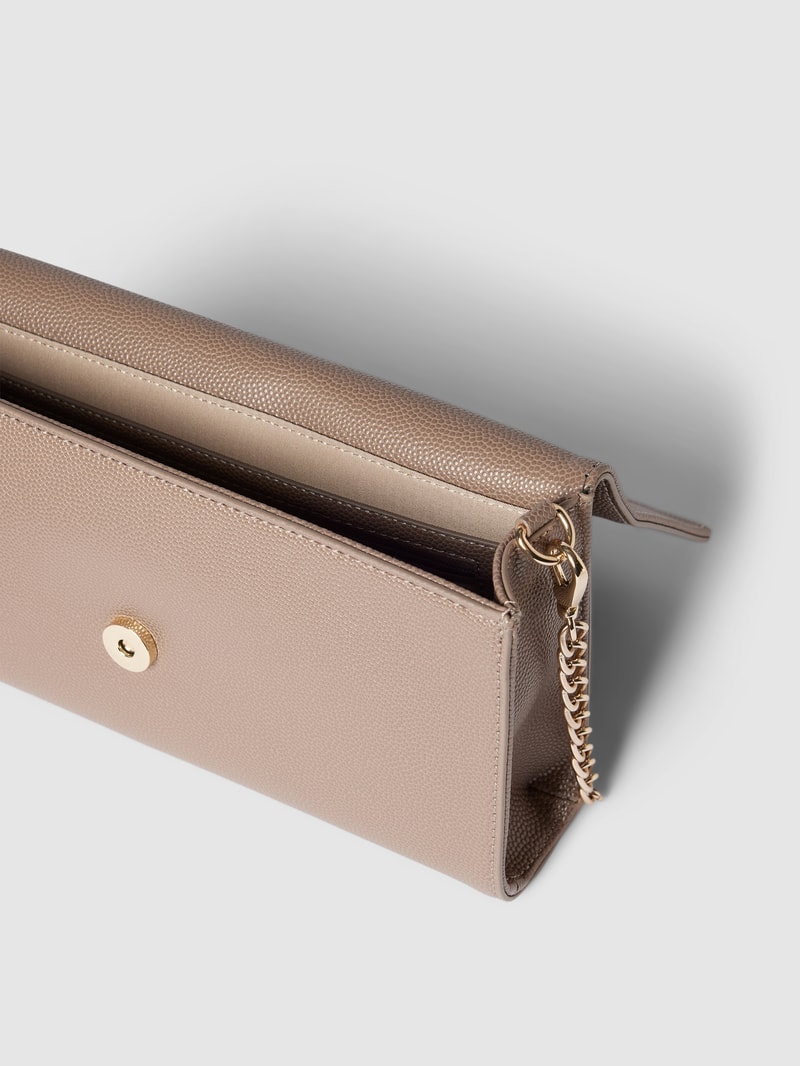 Clutch mit Label-Applikation Modell 'DIVINA' in taupe
