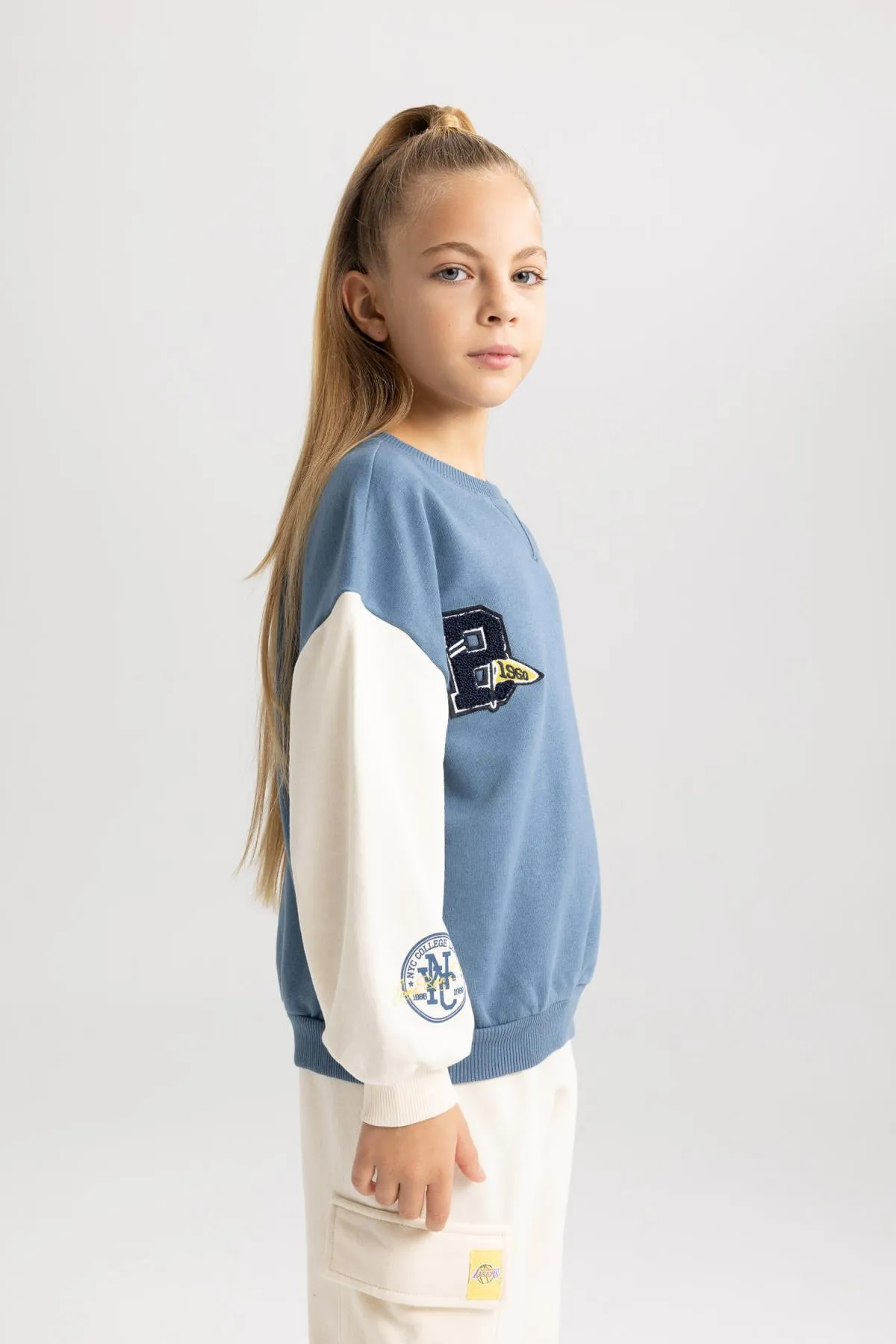 DeFacto  Dickes Sweatshirt mit Rundhalsausschnitt und Aufdruck für Mädchen A7901a823au