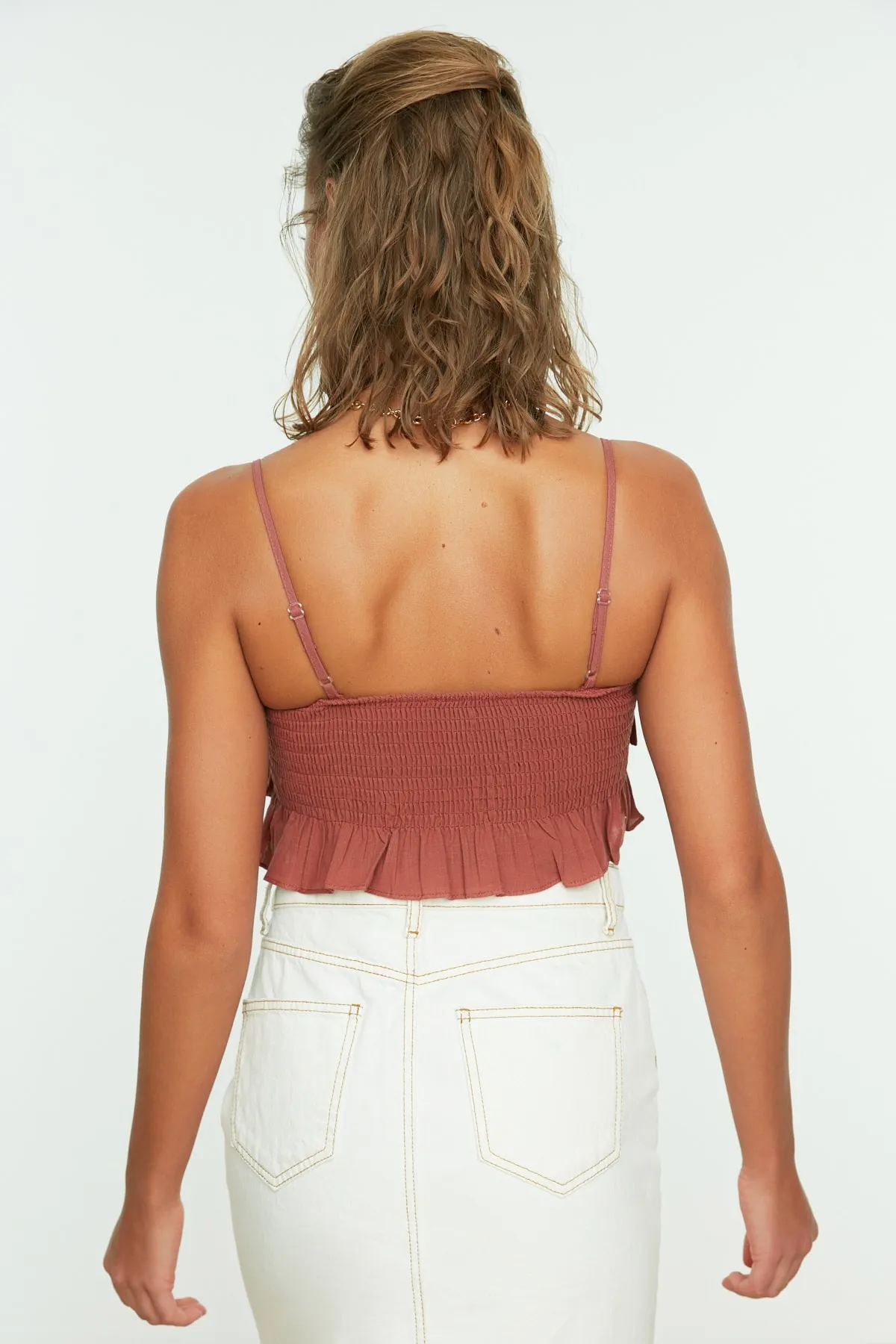 Trendyol Collection  Braune Crop-Webbluse aus 100 % Baumwolle mit Rüschen TBESS21BZ0661