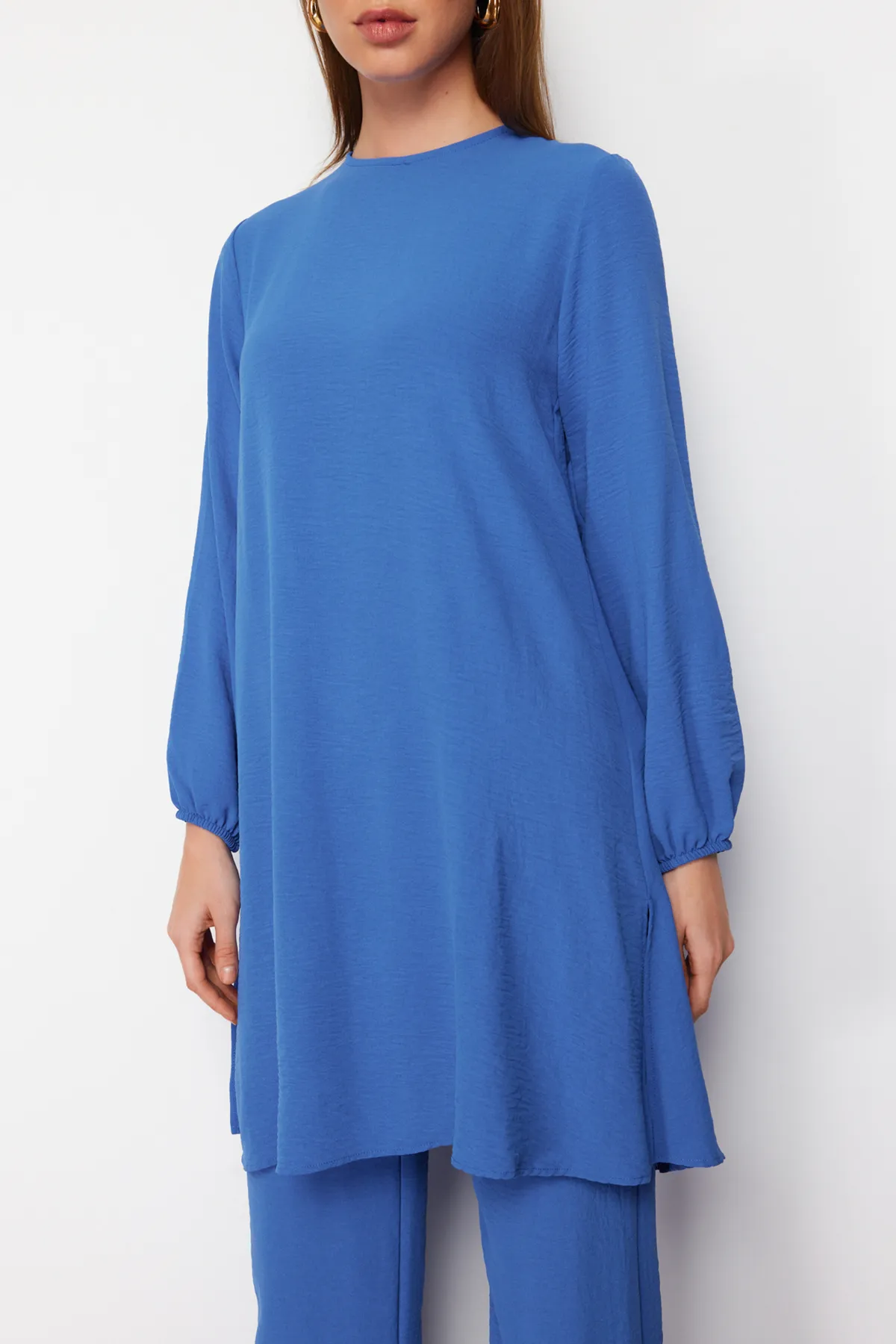 Trendyol Modest  Indigoblaues Aerobin-Set aus Tunika und Hose mit elastischen Ärmeln und weitem Bein, gewebt TCTSS22US0023