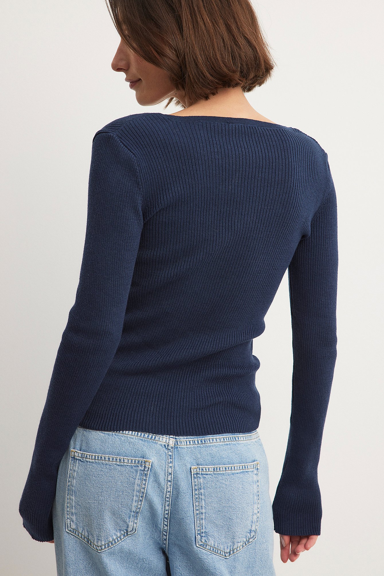 Leichter Ripp-Strickpullover mit V-Detail