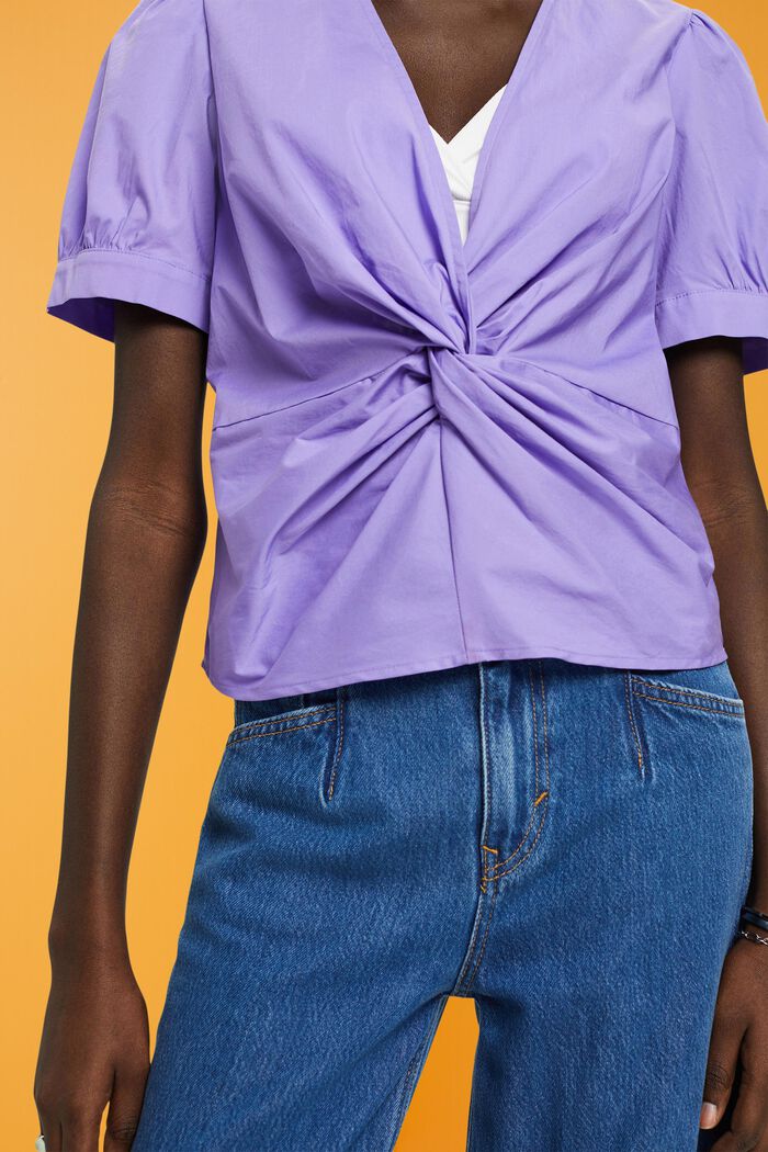 Baumwollbluse mit V-Ausschnitt und Raffung
