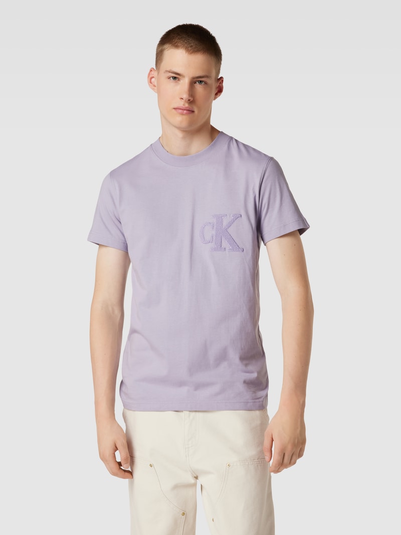 T-Shirt mit Label-Detail Modell 'CHENILLE' in lavendel