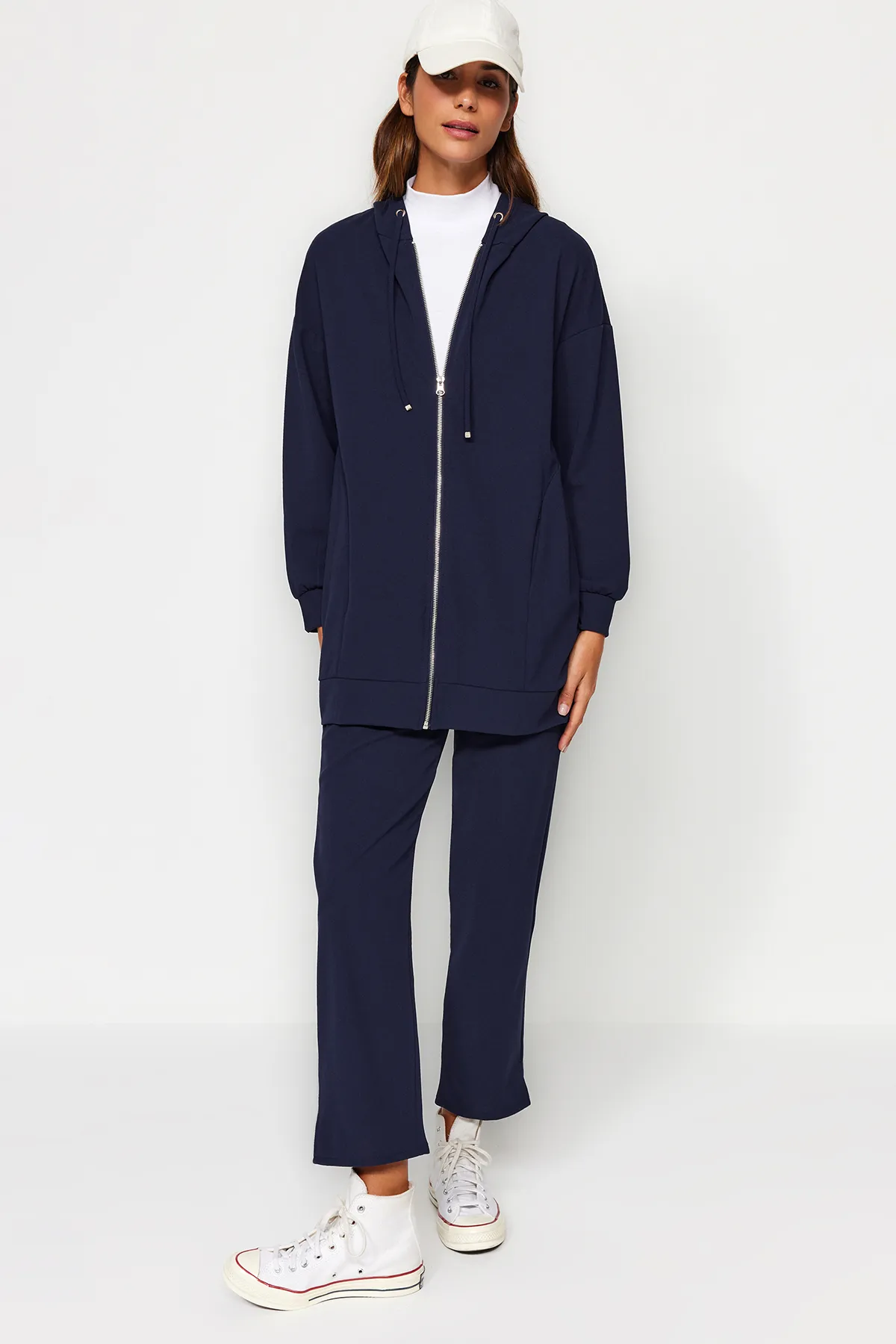 Trendyol Modest  Marineblaues Strick-Trainingsanzug-Set mit Kapuze und Reißverschluss TCTSS21EM0091