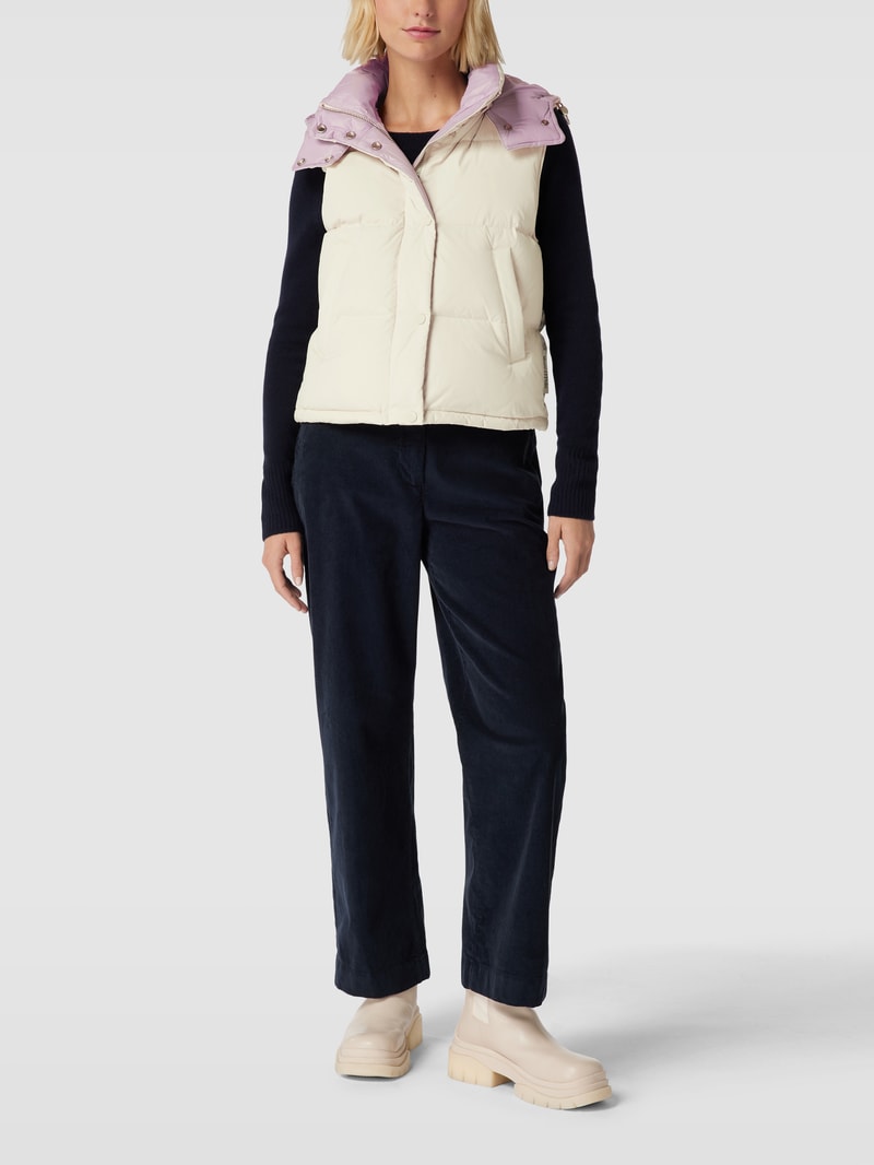 Daunenweste mit abnehmbarer Kapuze in offwhite