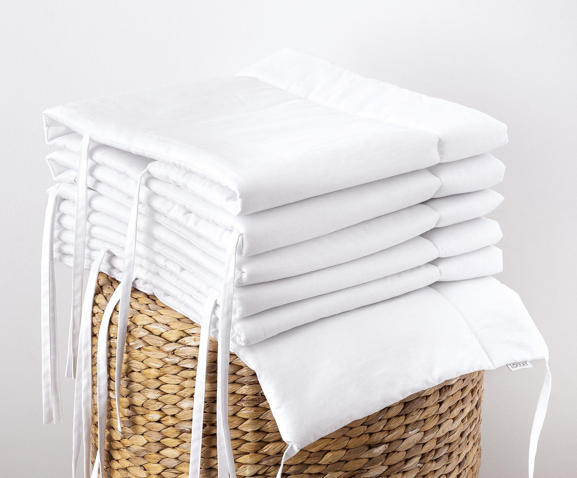 Loolay Bettnestchen WEIß BIO-Baumwolle Atmungsaktives Babybett BETTUMRANDUNG, (420, 360, 210, 180 x 30cm, LUX Babyausstatung Umrandung Kopfschutz Kantenschutz Bettschlange), LOOLAY® - 100% Europäische Stoffe und Kleinserien-Nähen!, Handmade!