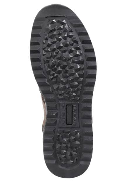 Schnürschuh mit modischen Ziernähten.