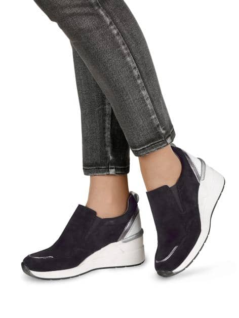 Slipper mit besonders hohem Keilabsatz