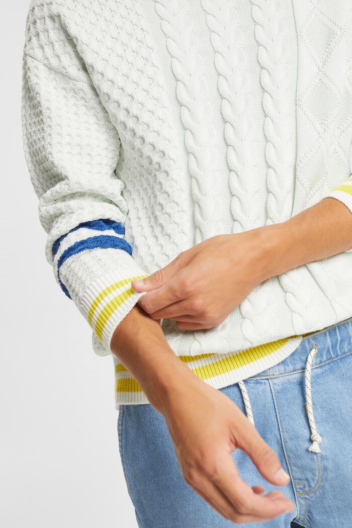 Pullover mit Strickmuster