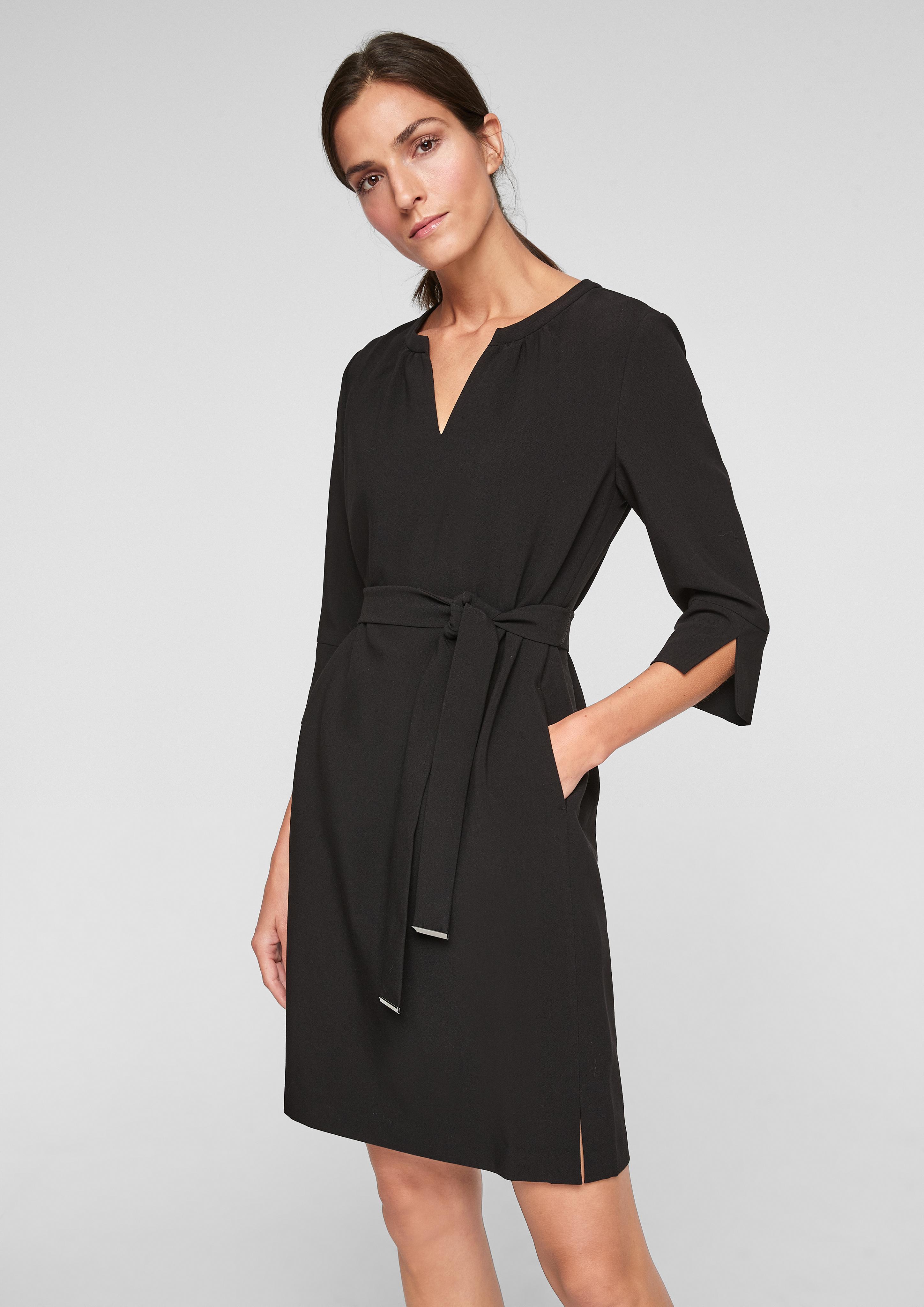 Elegantes Stretchkleid mit Gürtel  01.899.82.X157-9999