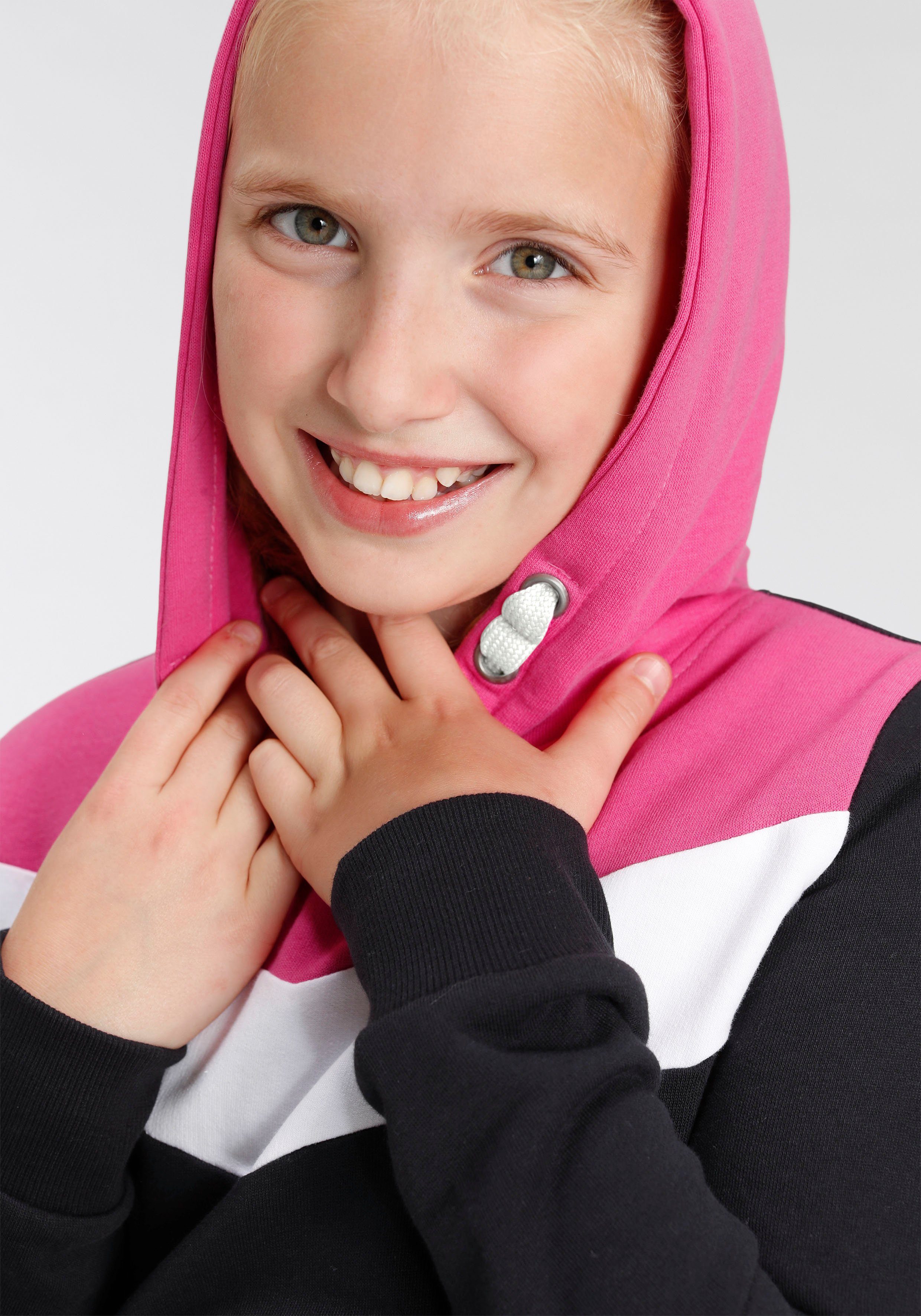 Bench. Sweatkleid mit Kapuze und Logodruck