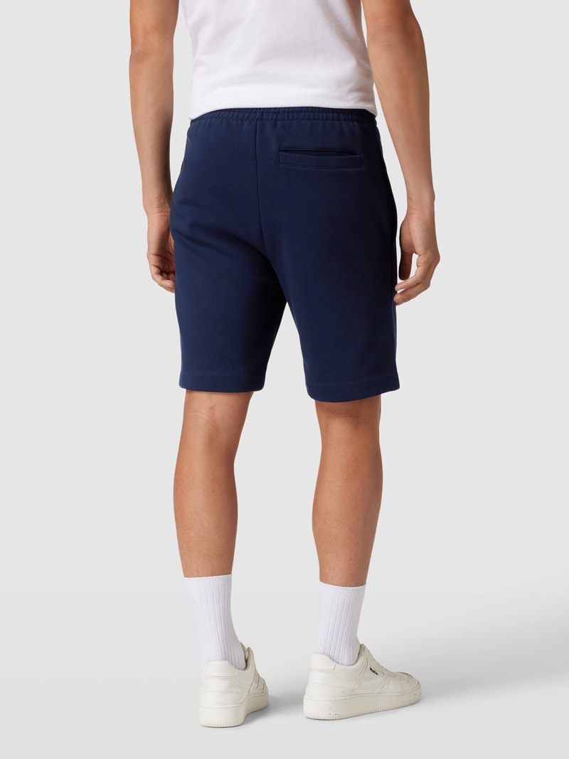 Sweatshorts mit Label-Applikation in marineblau