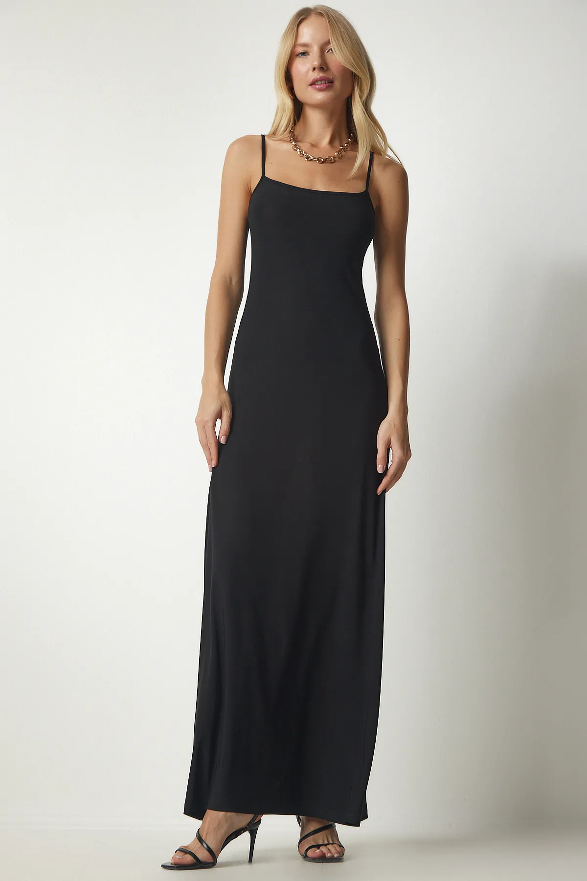 Happiness İstanbul  Schwarzes langes Sandy-Trägerkleid für Damen TO00093