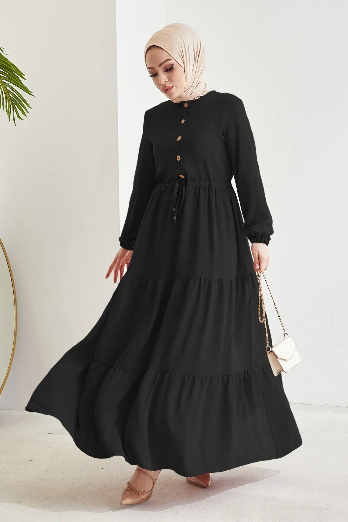 InStyle  Pamela Ayrobin Hijab-Kleid mit Knöpfen – Schwarz