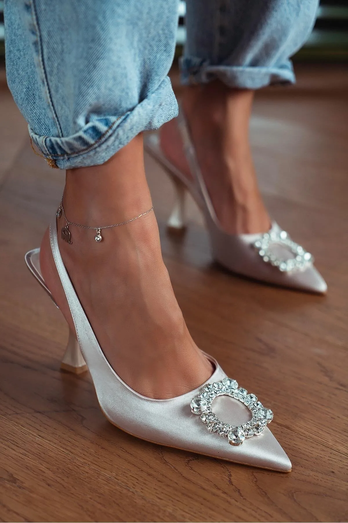 NİŞANTAŞI SHOES  Amara Beige Satin Stone Detaillierte Damenschuhe mit Absatz