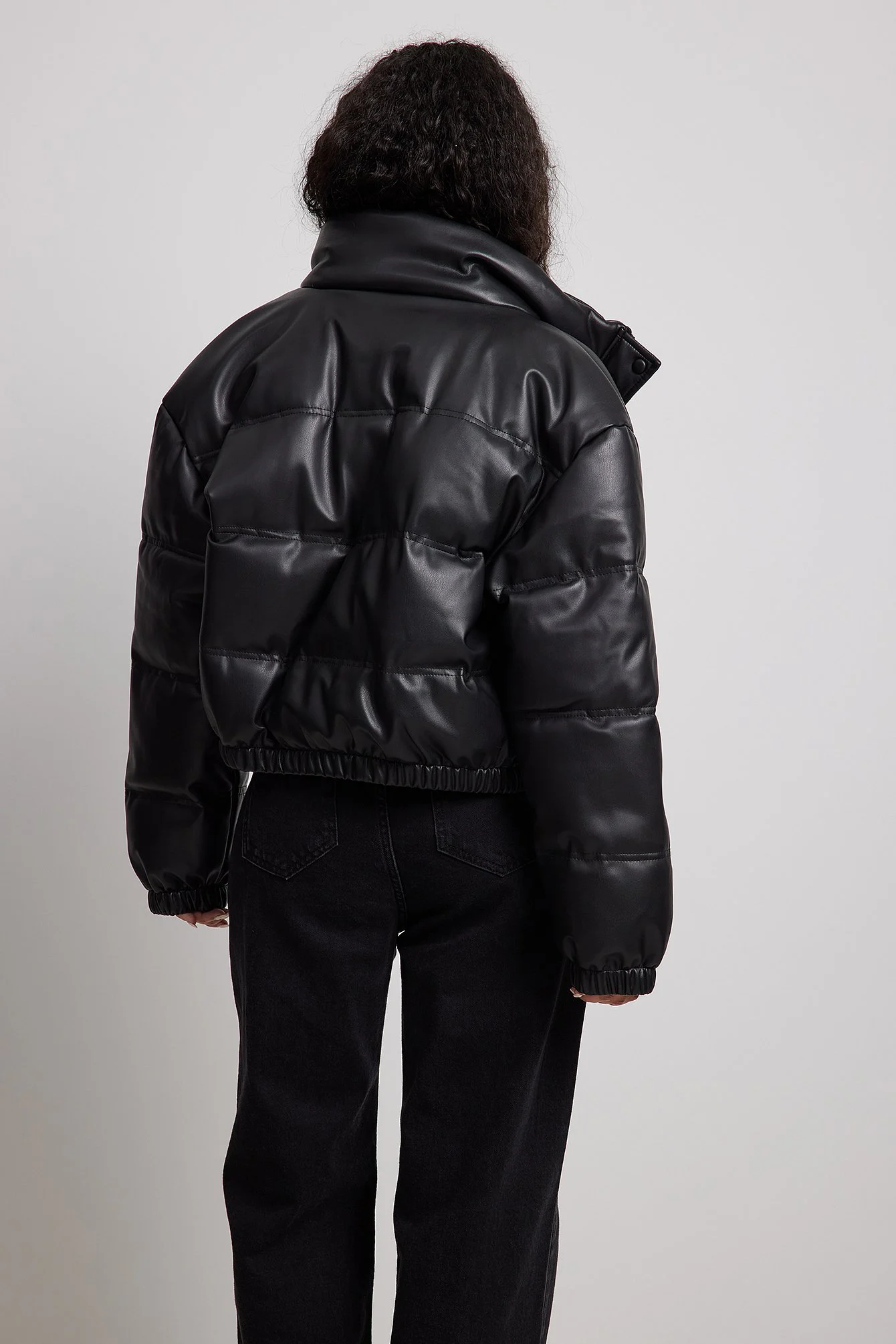 Gepolsterte cropped Jacke aus PU