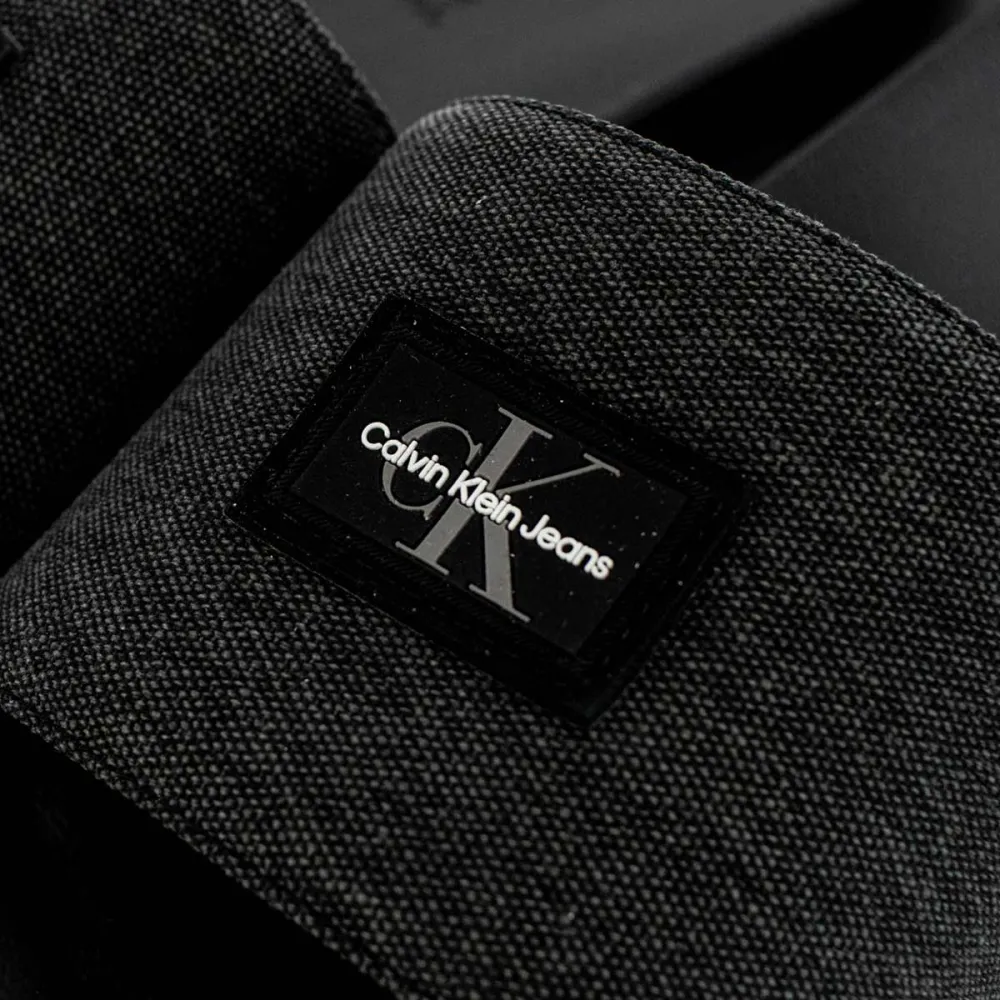Calvin Klein Washed Slide YM00949-BEH / schwarz