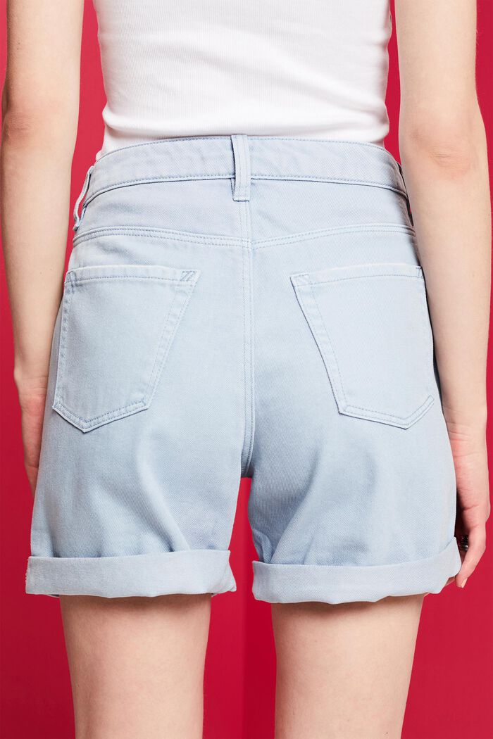 Jeansshorts mit hohem Bund und Umschlagsäumen