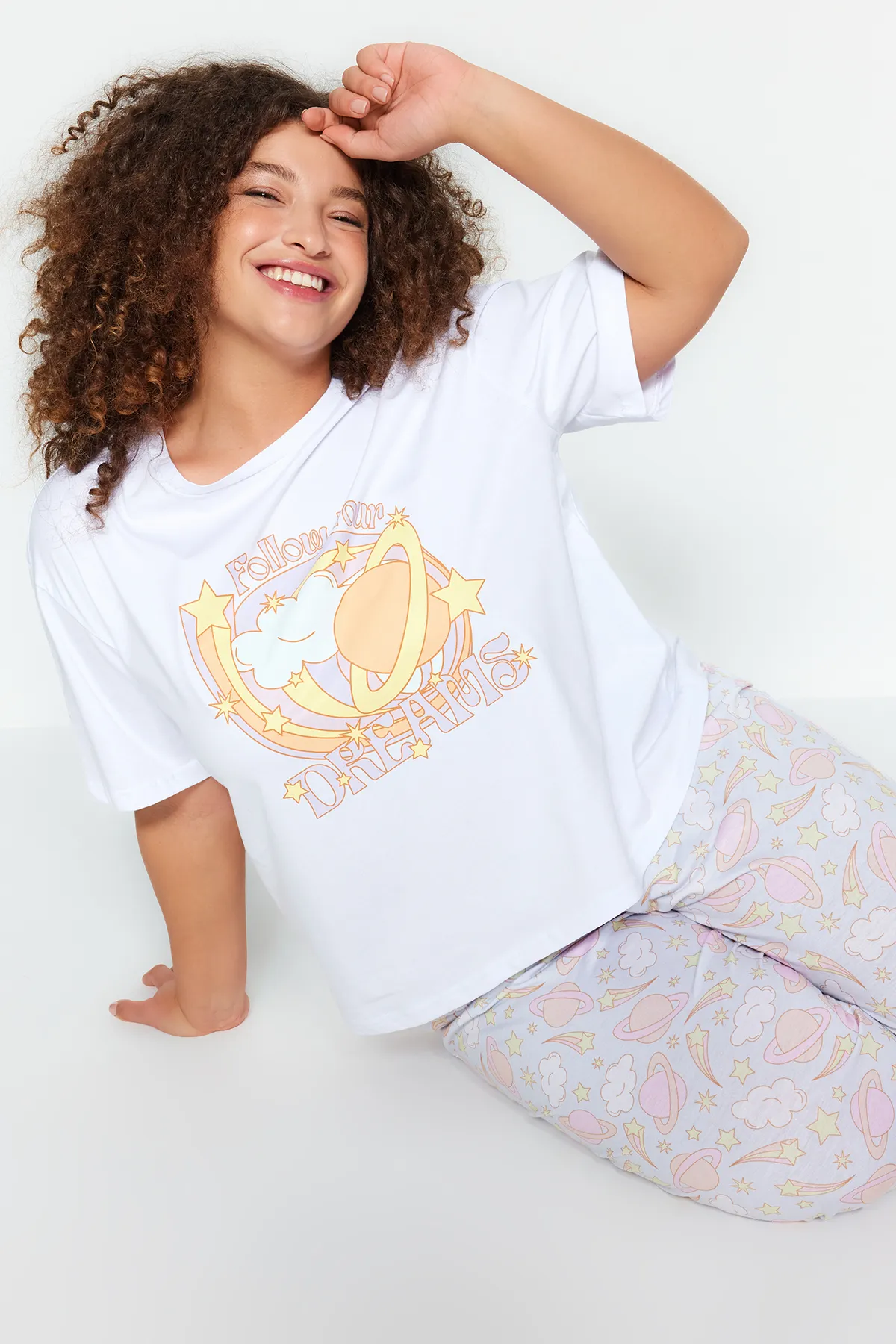 Trendyol Curve  Rosa bedrucktes Strickpyjama-Set TBBAW24AI00023
