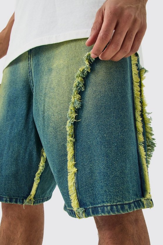 Grüne Crop Top und ausgefranste Denim Jorts