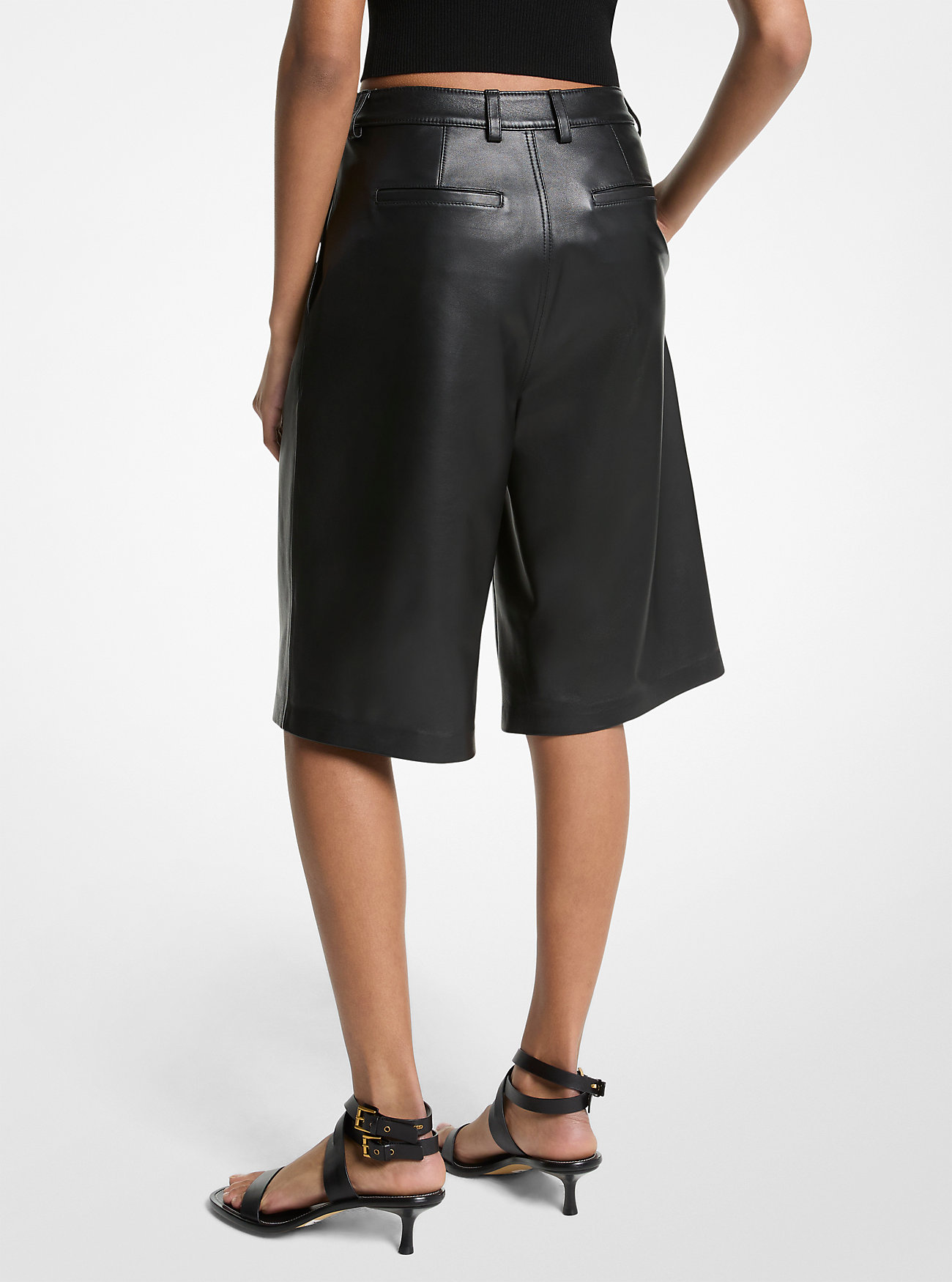 Plisserte Bermudashorts i Skinn - SVART