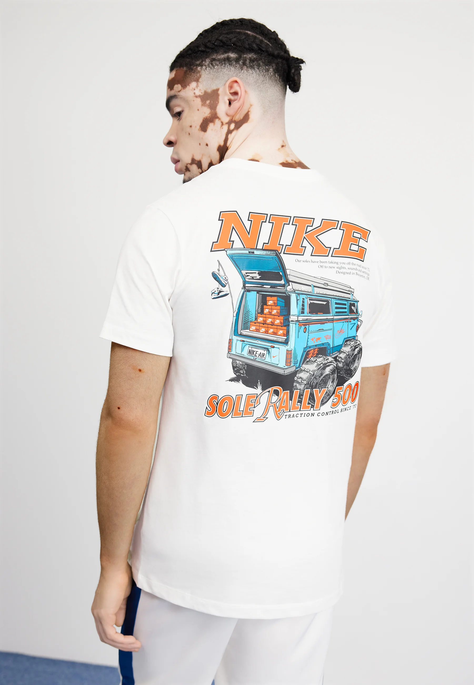 Nike Sportswear RALLY - Camiseta con estampado
