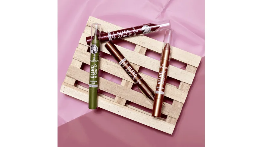 essence Eyeshadow Stick Blend & Line 04 - full of beans