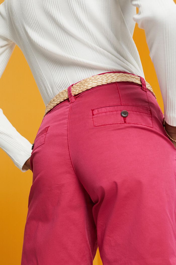 Shorts mit Raffia-Flechtgürtel