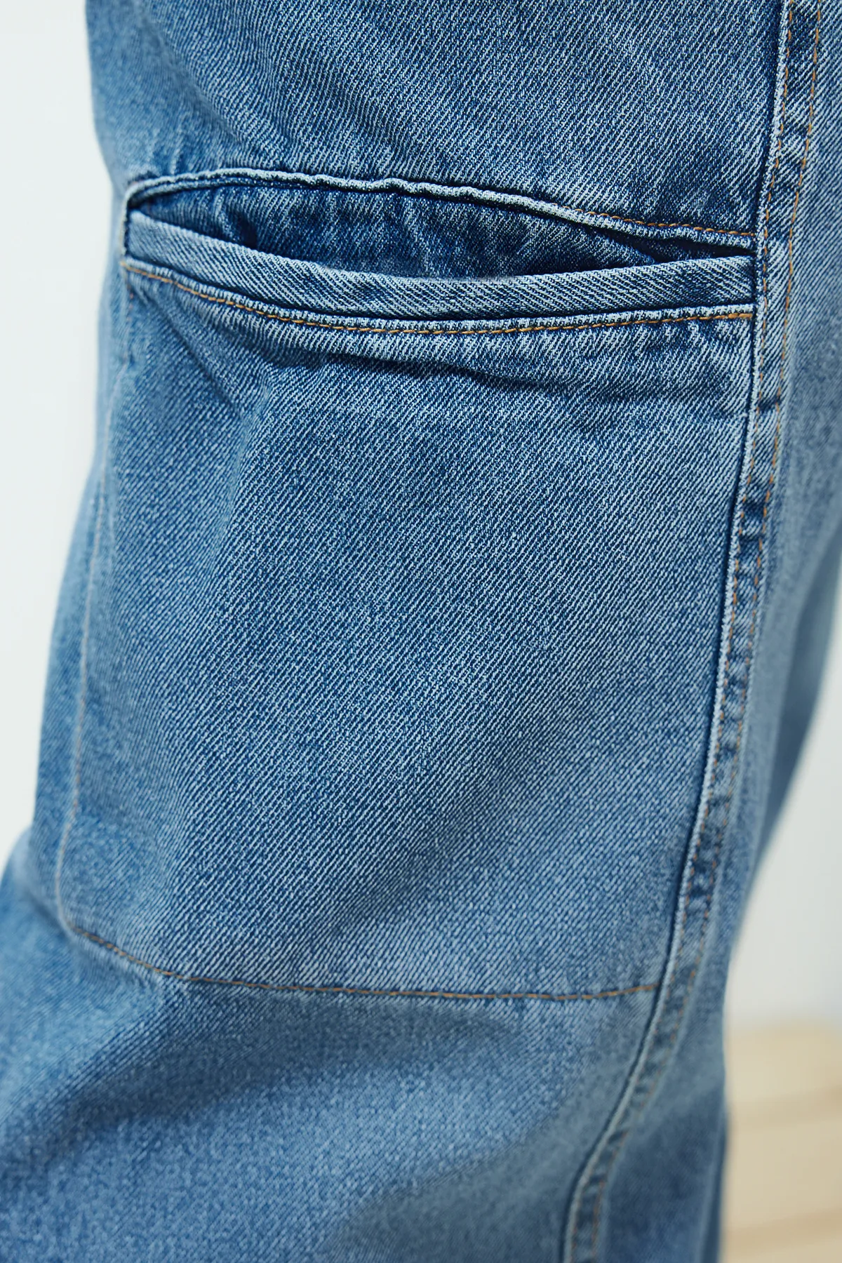 Trendyol Curve  Hellblaue Jeans mit weitem Schnitt TBBSS24CJ00014