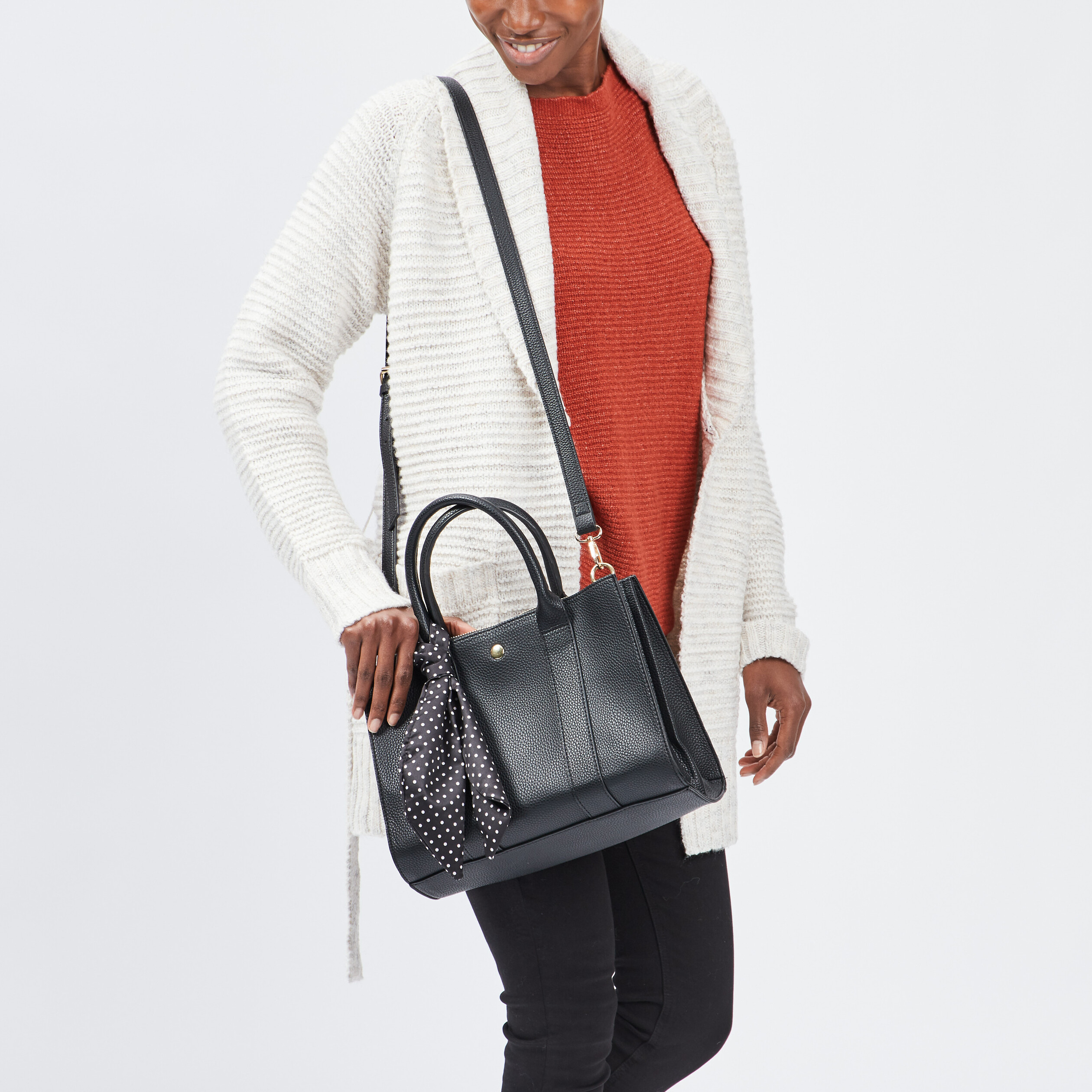 Sac rectangulaire avec foulard noir femme | La Halle