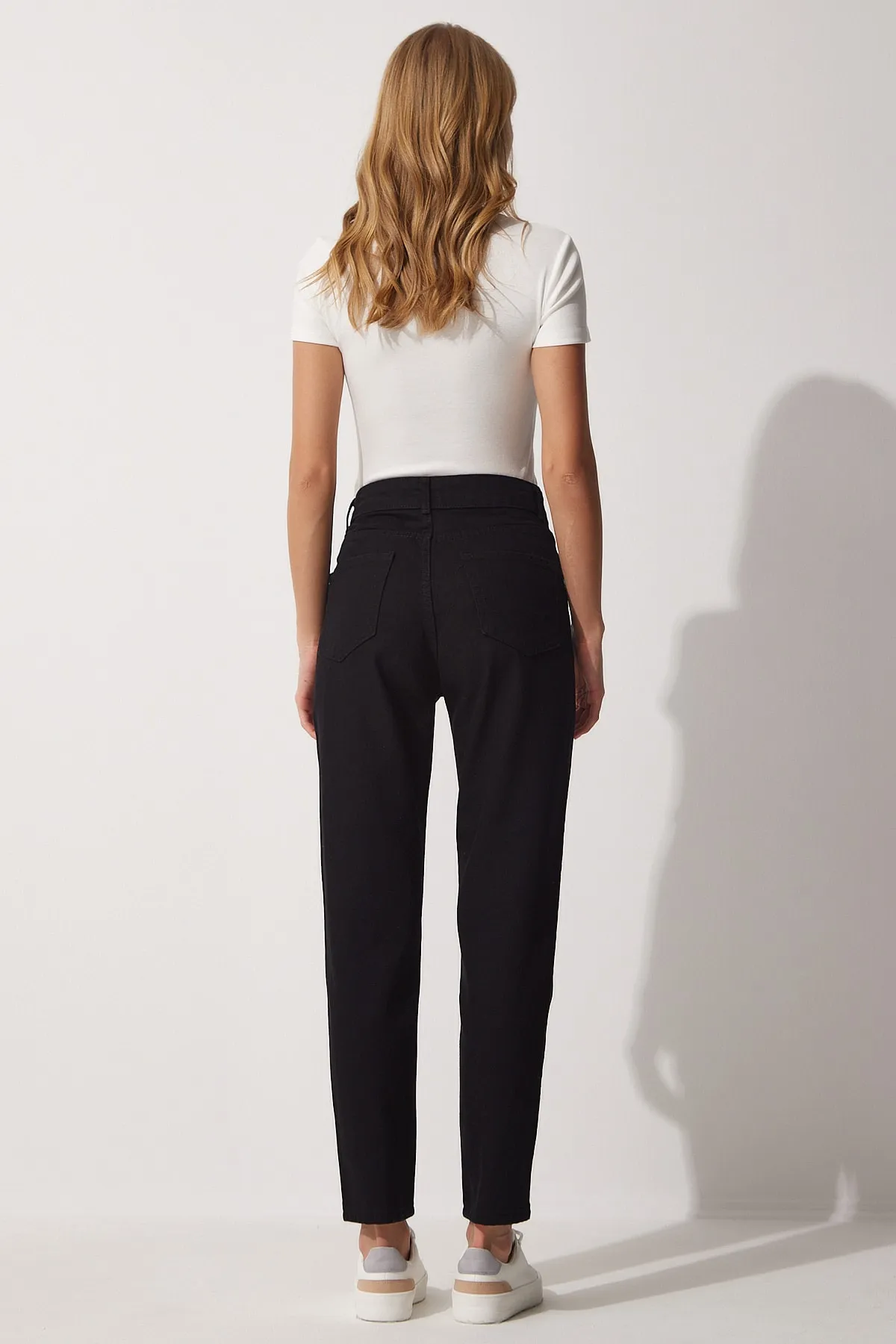 Happiness İstanbul  Schwarze Mom-Jeans mit hoher Taille für Damen OK00040