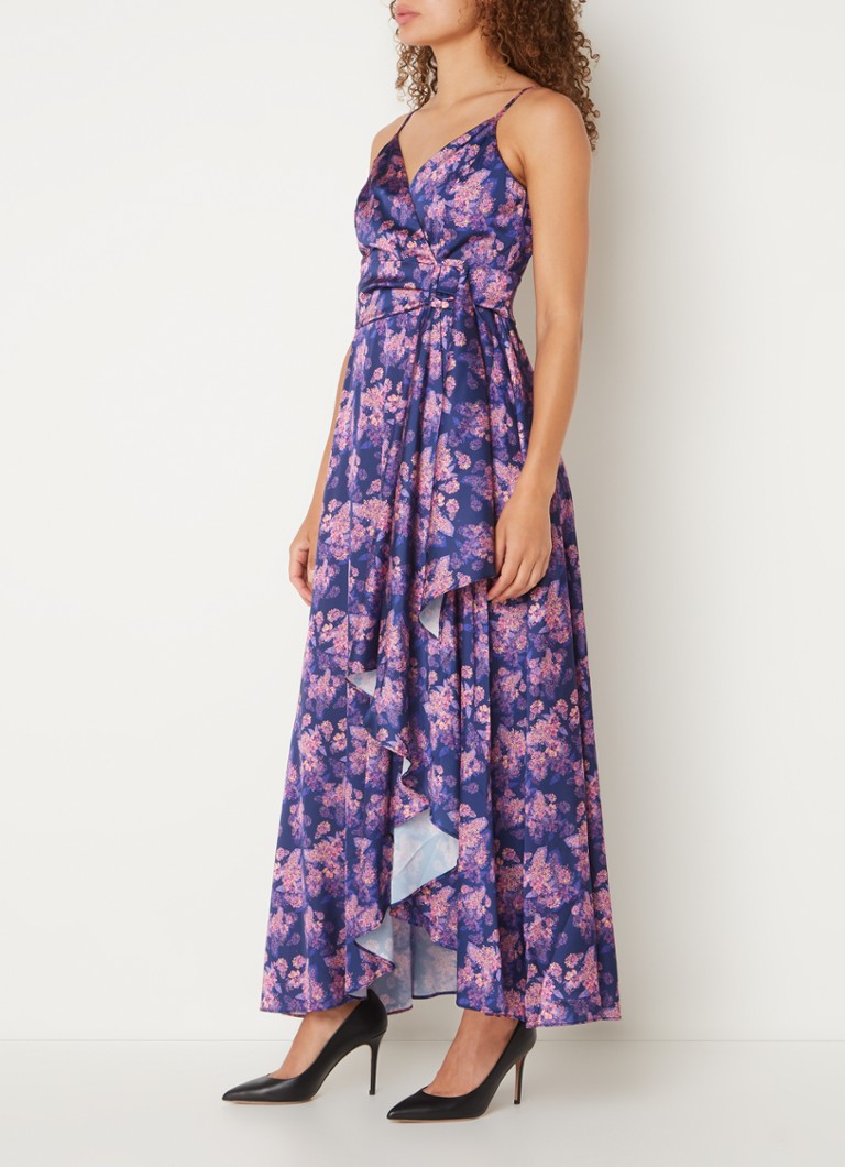 Rochie lungă Chi Chi London cu imprimeu floral și tiv asimetric.