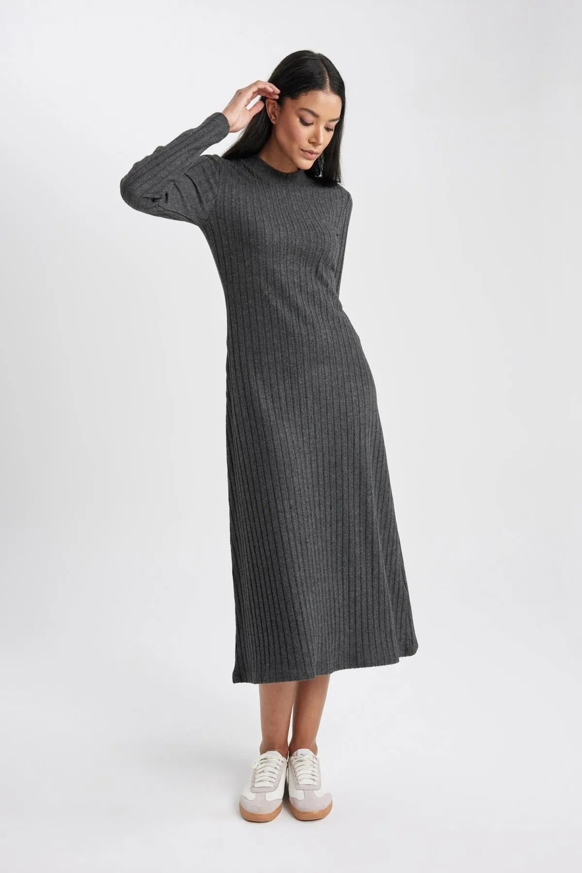 DeFacto  Geripptes Camisole-Midi-Langarmkleid mit halbem Rollkragen