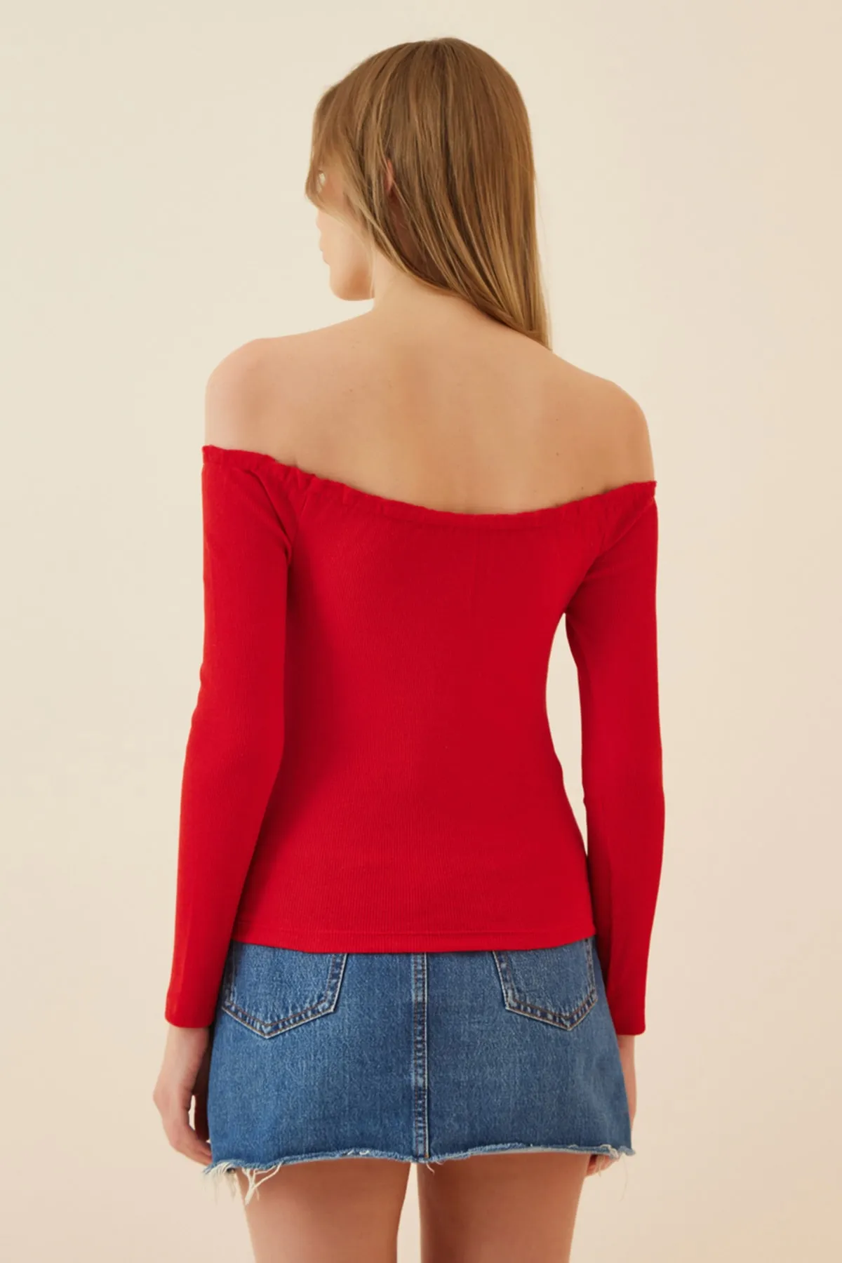 Happiness İstanbul  Rote, kurze Strickbluse mit gerafftem Kragen für Damen AH00105