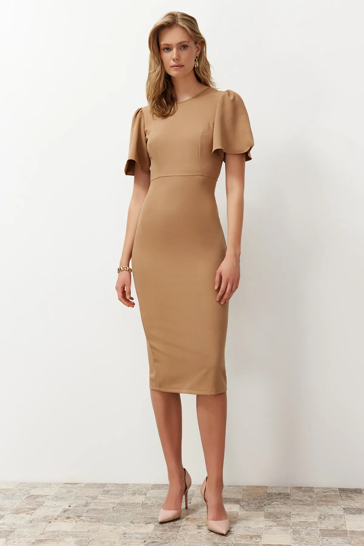 Trendyol Collection  Gewebtes Midikleid in Nerzfarbe TWOSS24EL00659