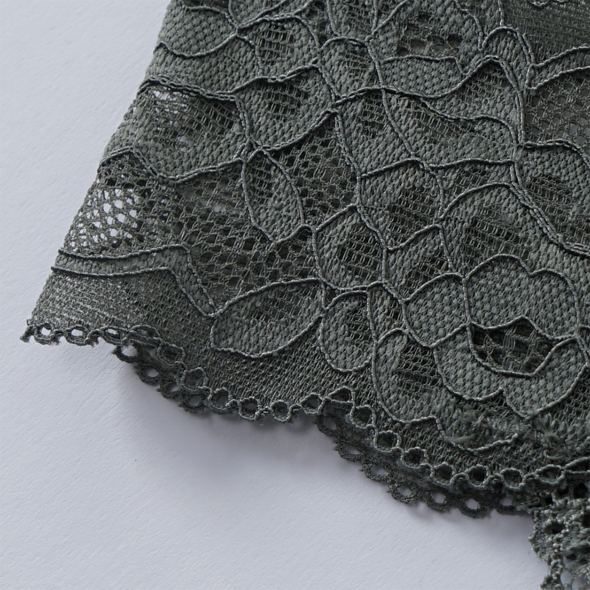 3 Damen Strings mit Spitze