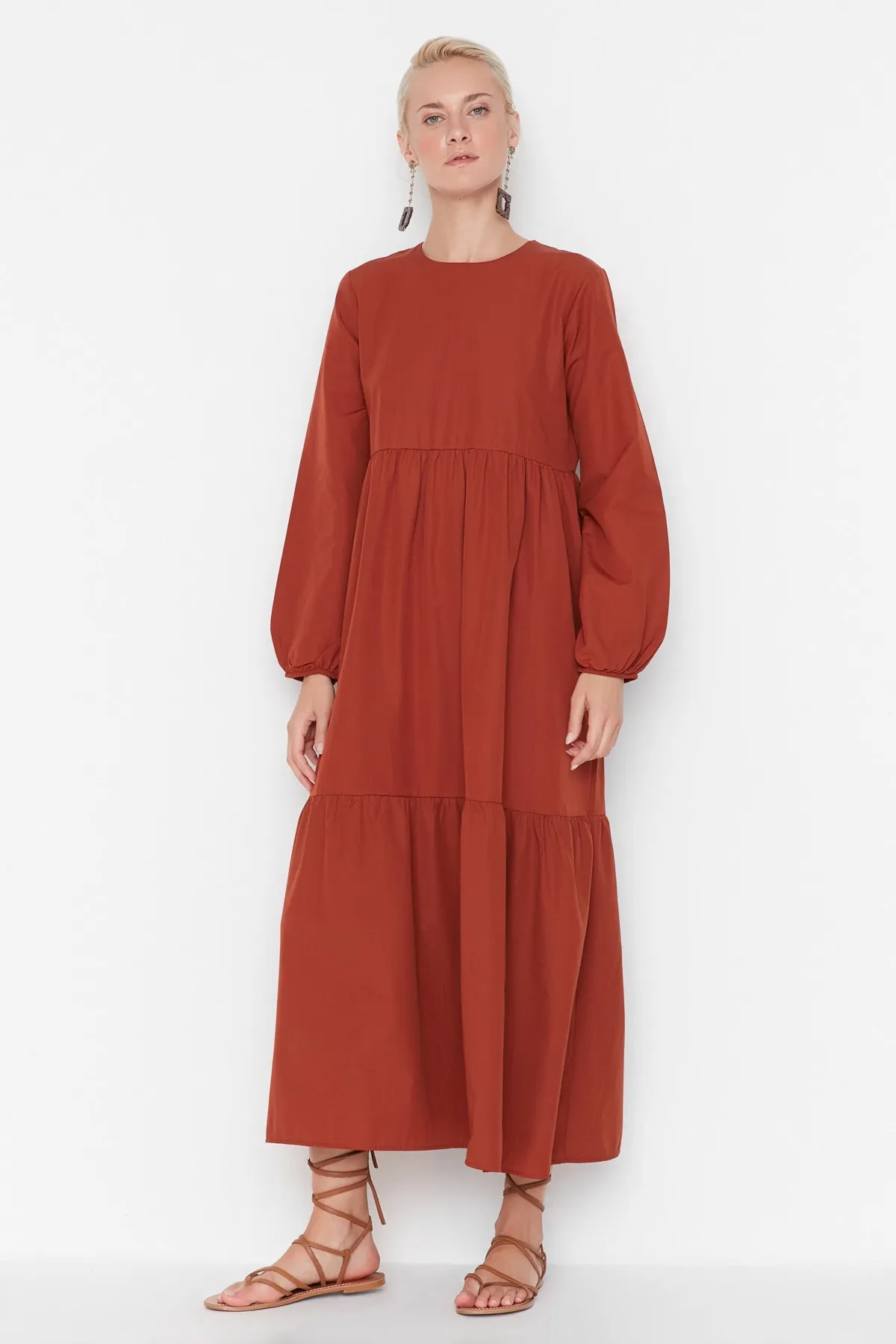 Trendyol Modest  Gewebtes Kleid aus Baumwolle mit weitem Schnitt und Fliesenmuster TCTSS21EL3406