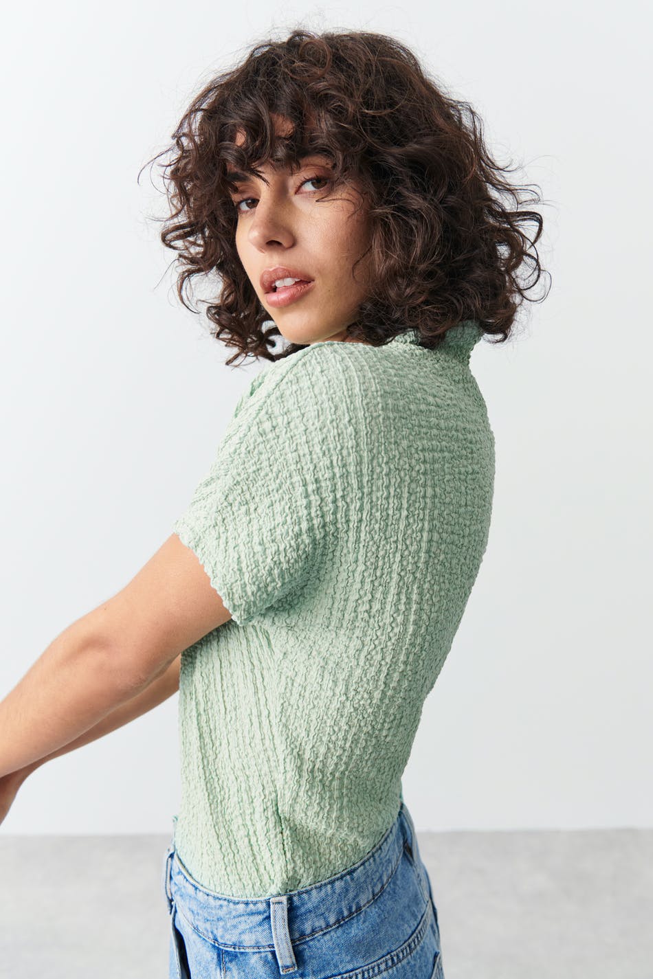 Structure funnel neck top